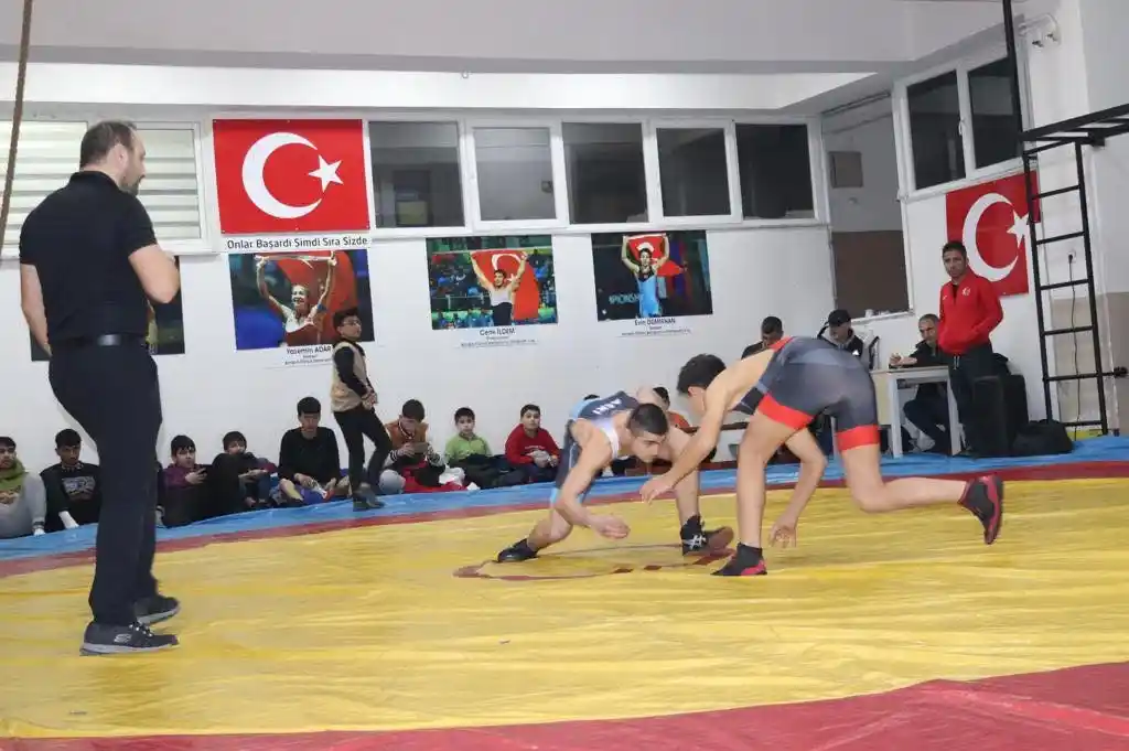Aydın’ı temsil edecek güreşçiler belli oldu