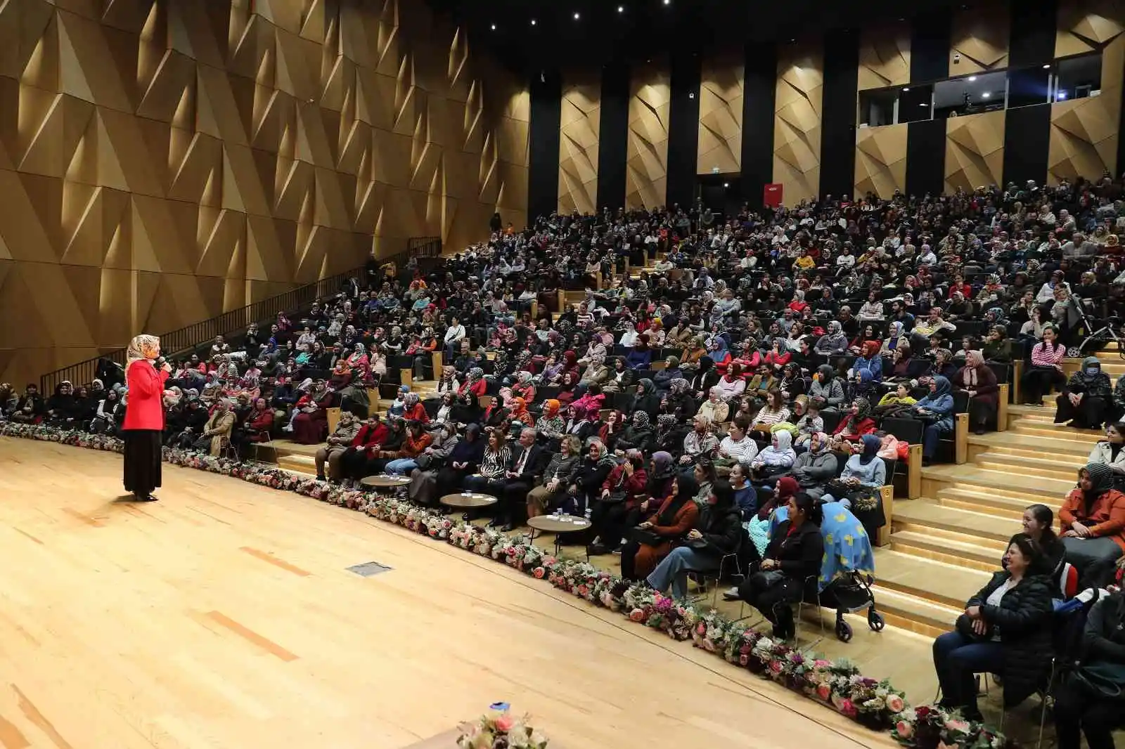 Bağırmayan Anneler'in yazarı kadınlarla buluştu
