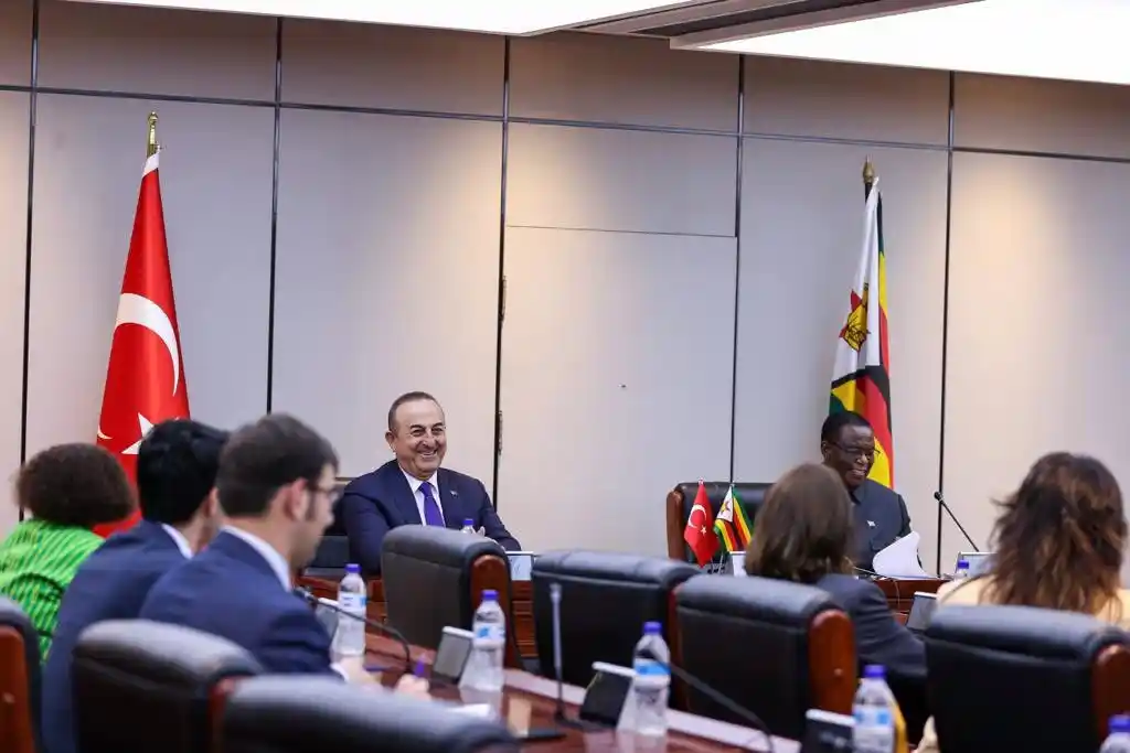 Bakan Çavuşoğlu, Zimbabve Devlet Başkan Yardımcısı Chiwenga ile görüştü
