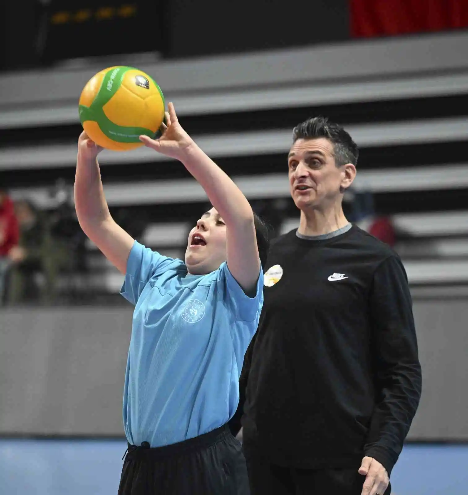 Bakan Kasapoğlu ile Guidetti, Kars’tan gelen kız voleybolcularla buluştu
