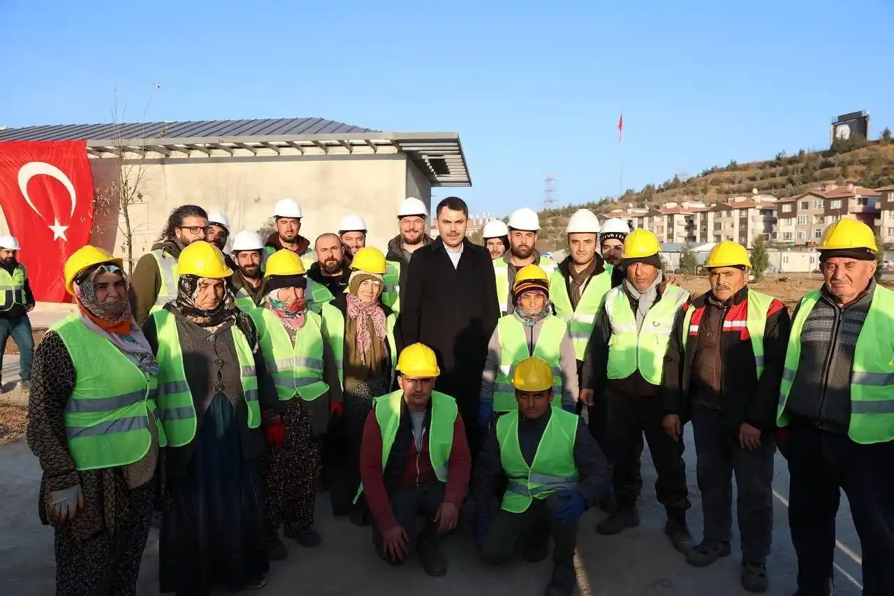 Bakan Kurum, Gölbaşı'nda incelemelerde bulundu