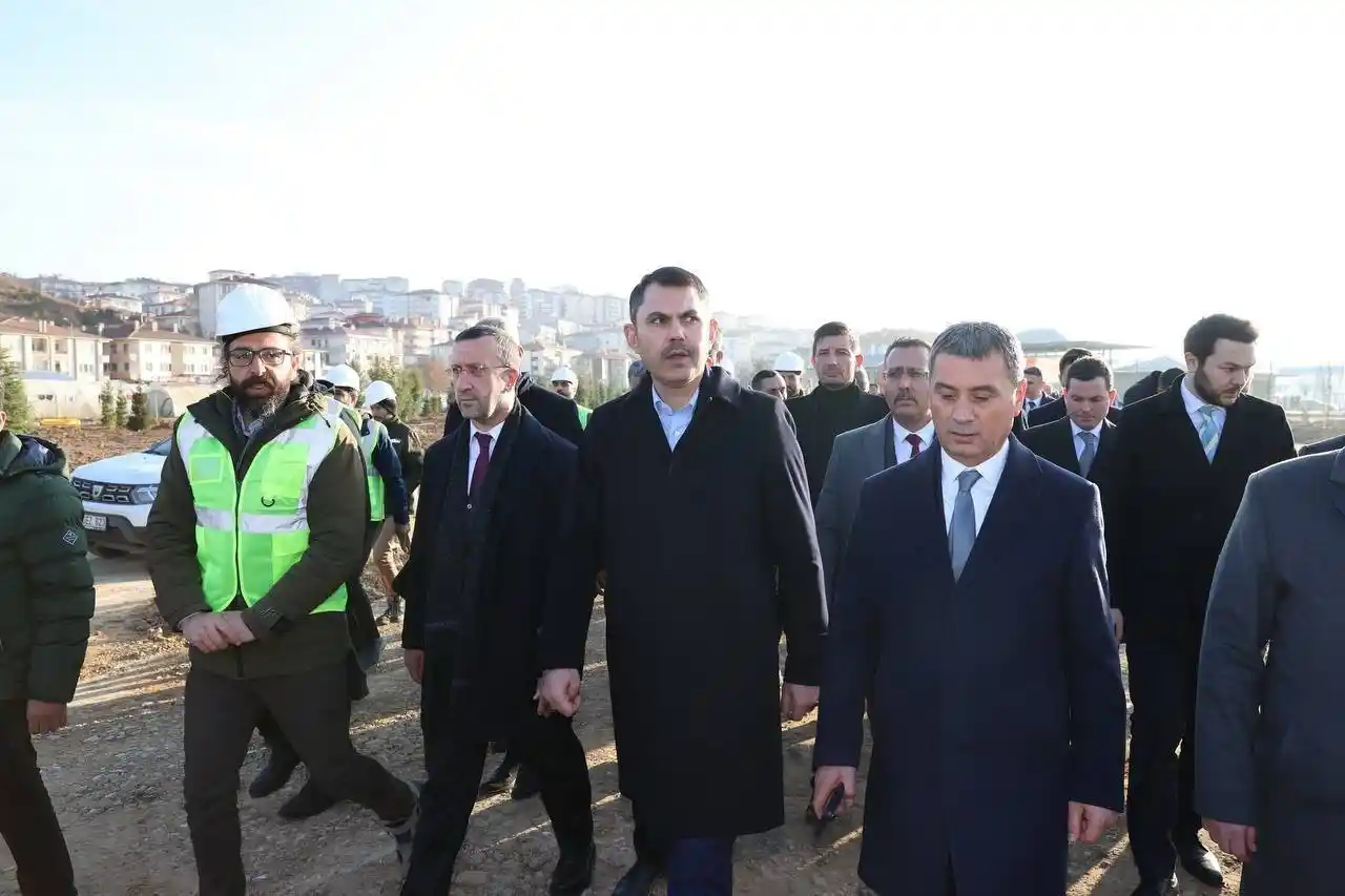 Bakan Kurum, Gölbaşı’nda incelemelerde bulundu