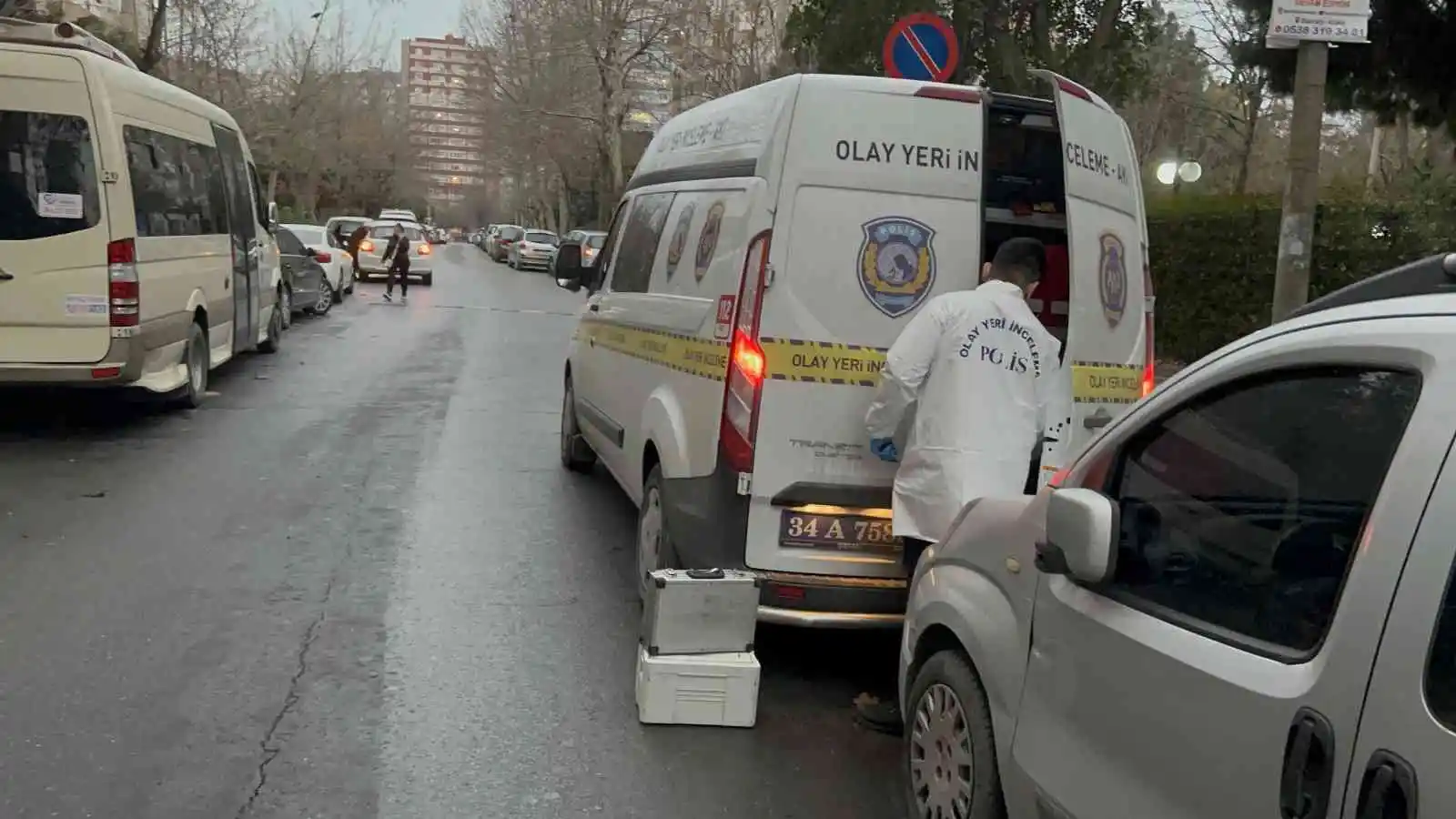 Bakırköy'de 64 yaşındaki kadın 12'nci kattan düşerek hayatını kaybetti
