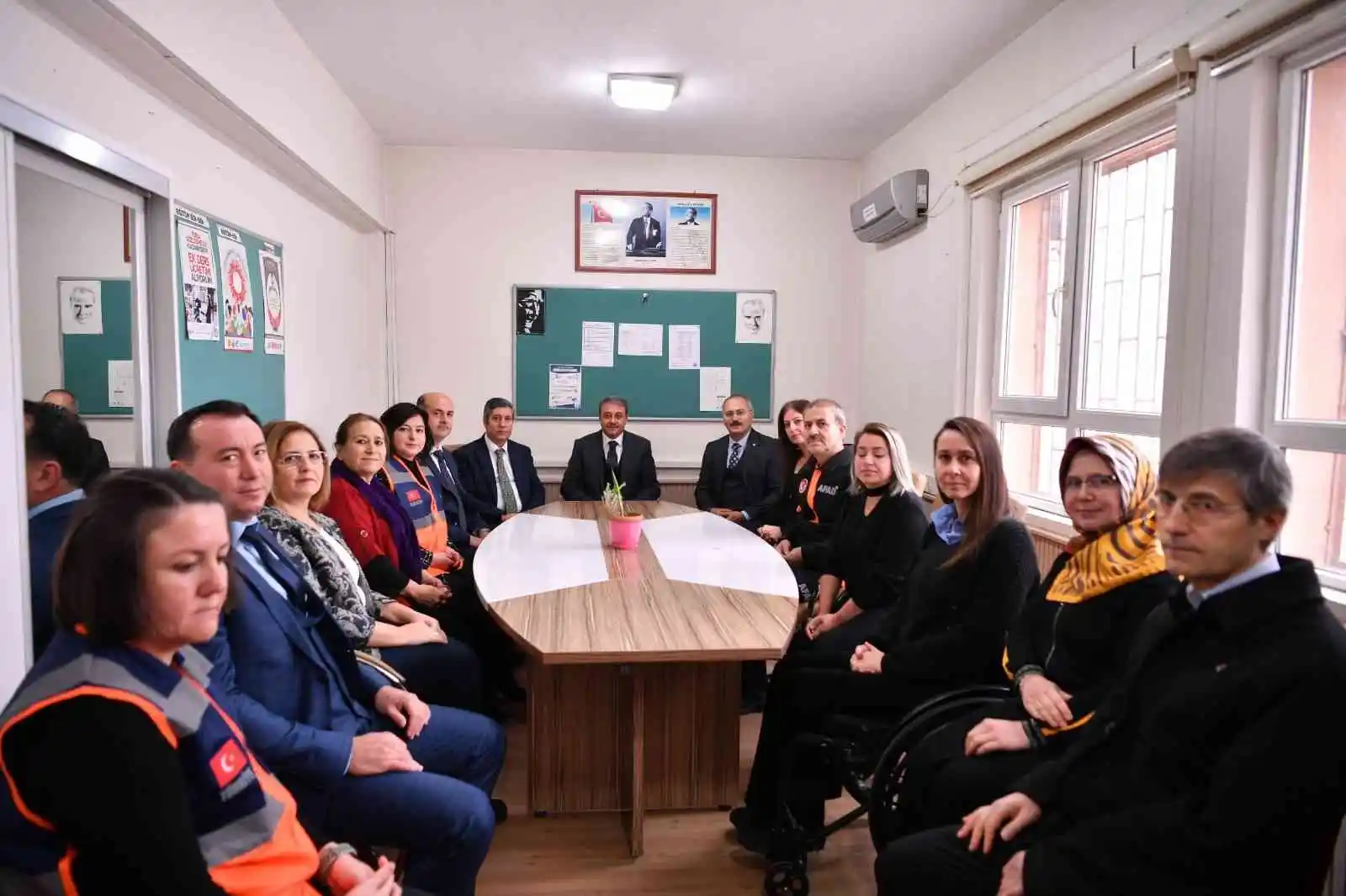 Balıkesir’de okuma yazma bilmeyen 4 kadına eğitim
