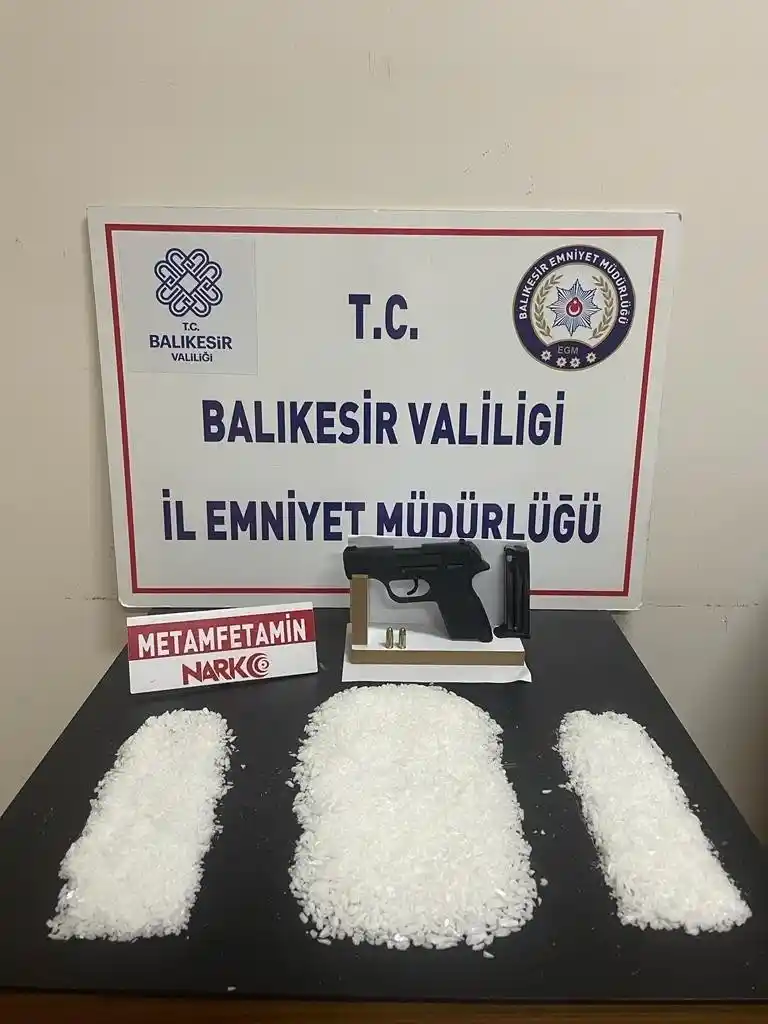 Balıkesir’de uyuşturucu operasyonunda 544 gram metamfetamin ele geçirildi, 5 kişi tutuklandı
