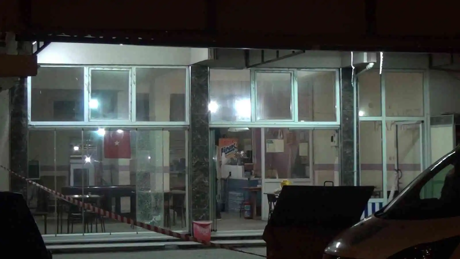 Bandırma'da kahvehanede çıkan tartışma silahlı kavgaya dönüştü: 3 yaralı
