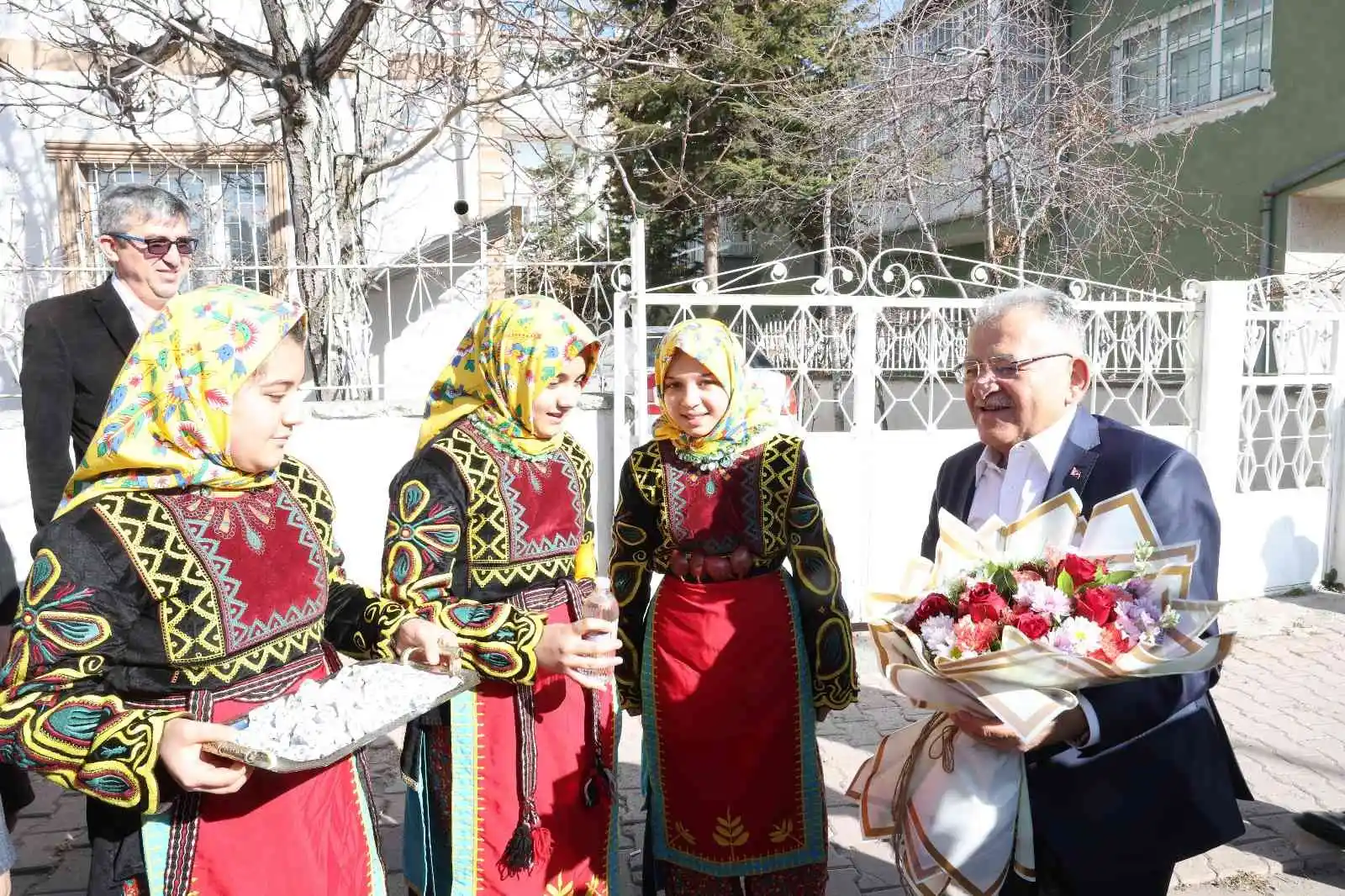 Başkan Büyükkılıç, 3,5 milyon TL'lik eğitim ve spor yatırımının açılışını yaptı
