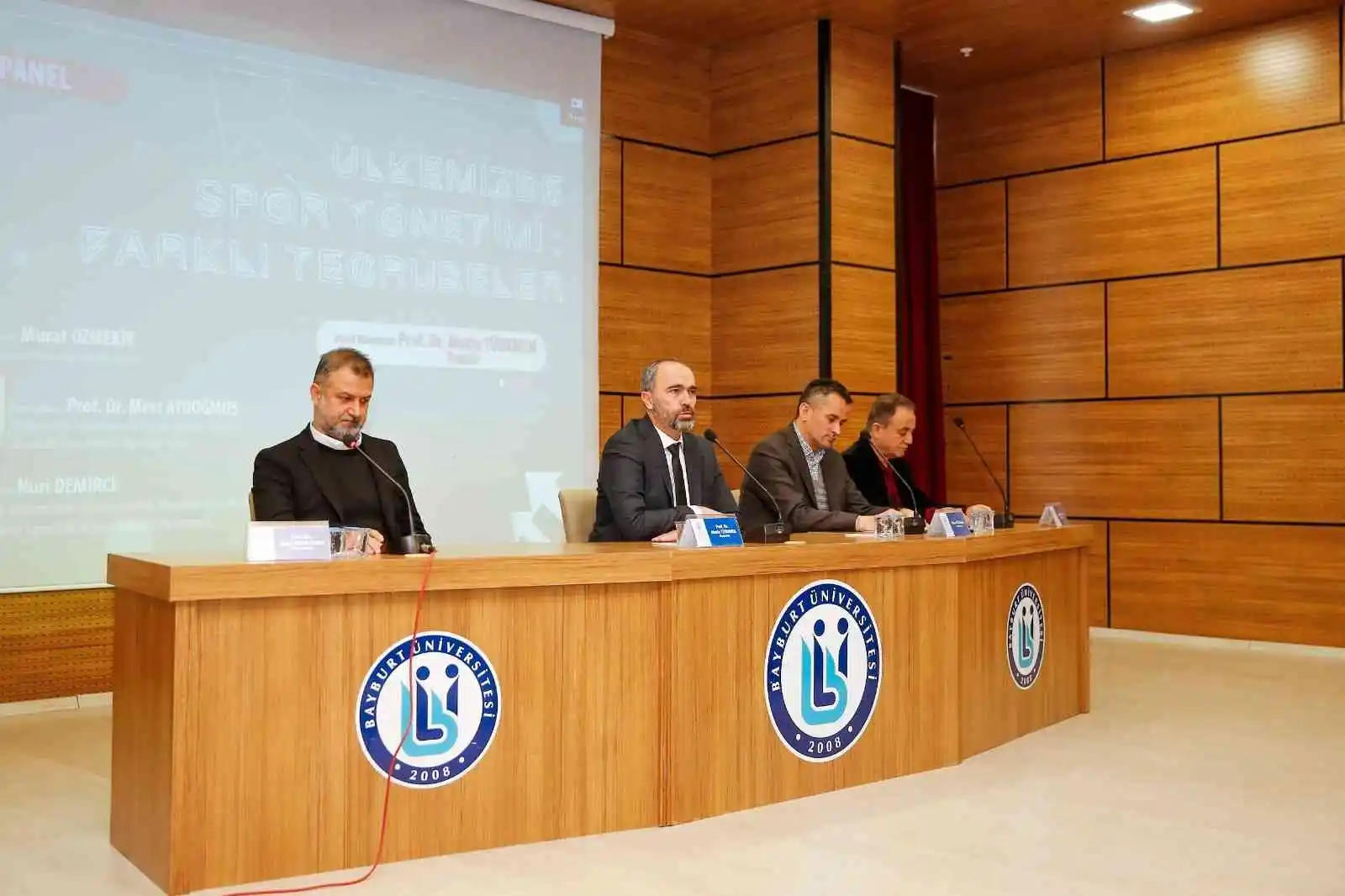 Bayburt'ta "Ülkemizde Spor Yönetimi: Farklı Tecrübeler" konulu panel düzenlendi
