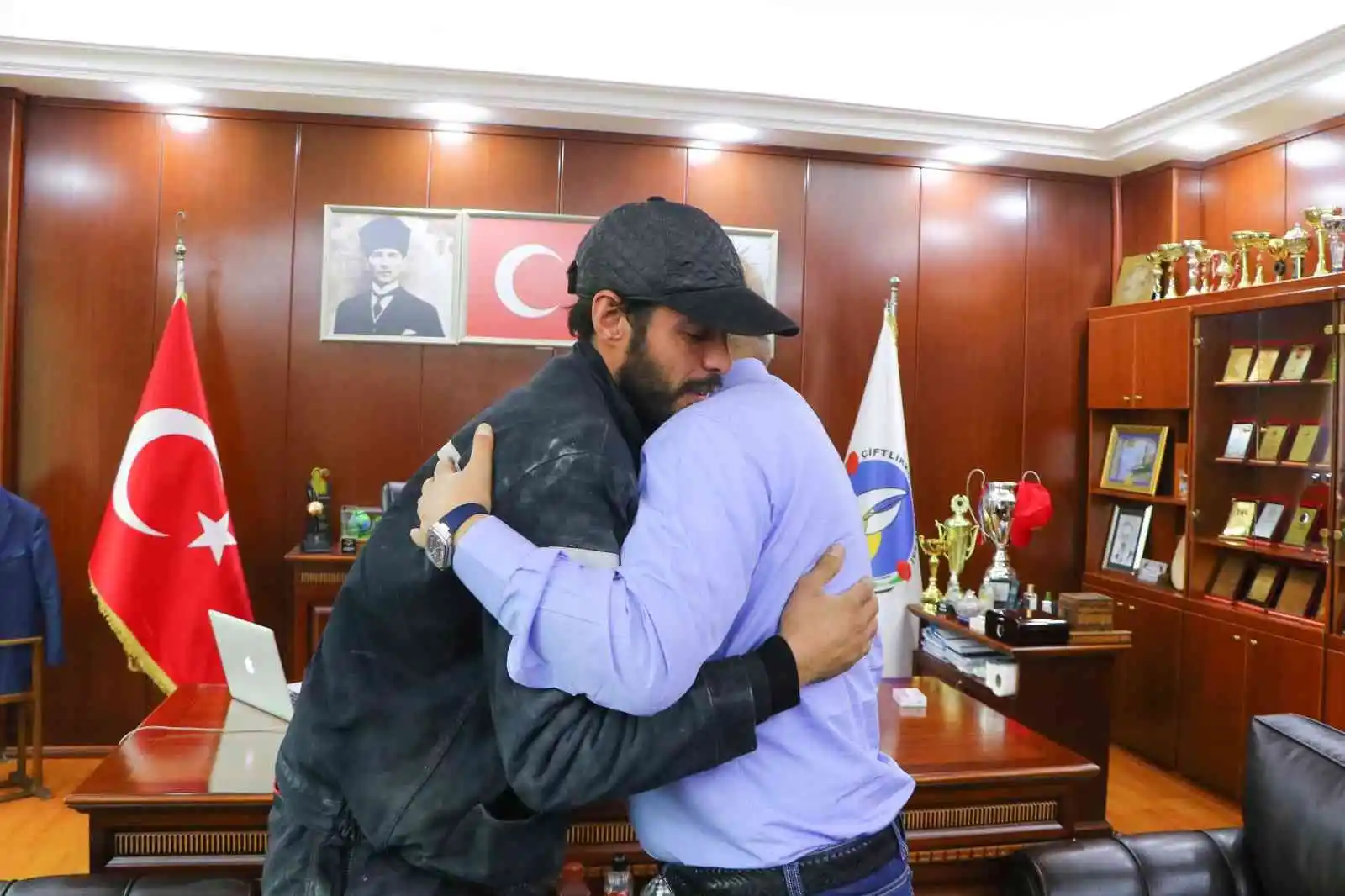 Belediyenin kaybolan 25 bin lirasını teslim etti
