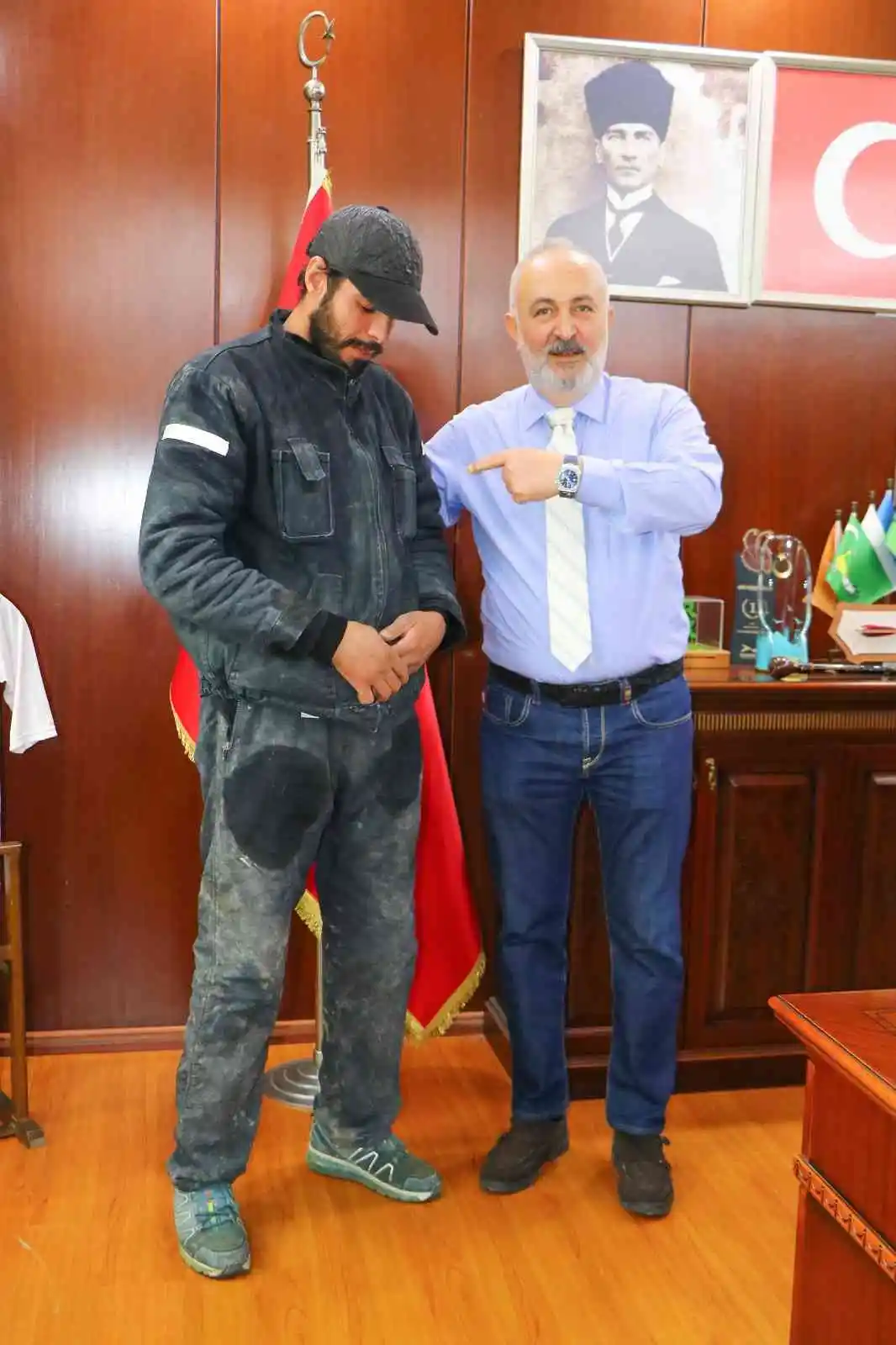 Belediyenin kaybolan 25 bin lirasını teslim etti