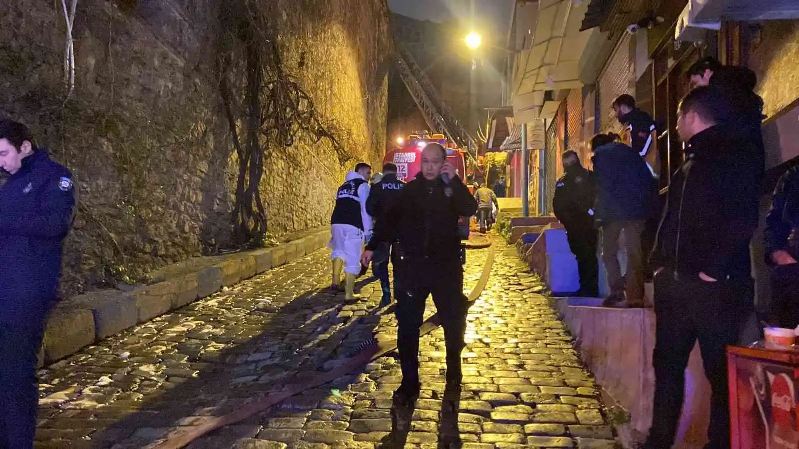 Beyoğlu'nda Ermeni Kilisesi'ndeki yangın söndürüldü: 1 ölü, 2 yaralı