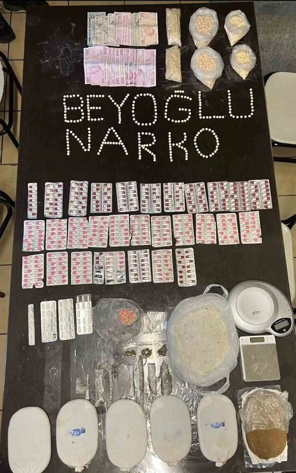 Beyoğlu'nda uyuşturucu operasyonu
