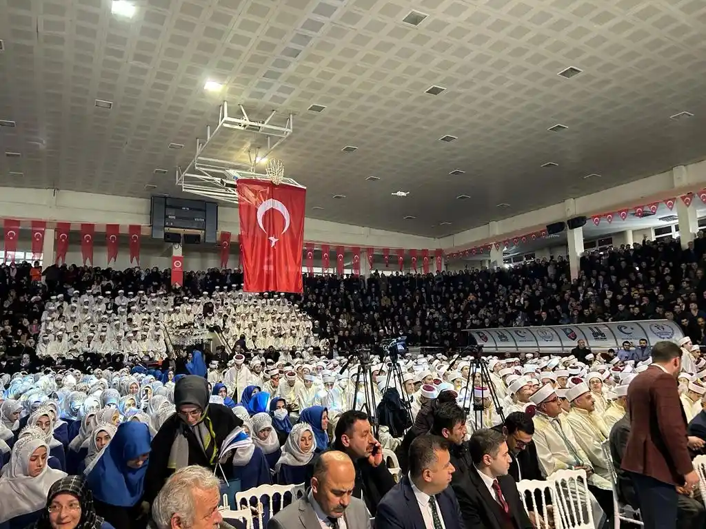 Bin bir hafız için icazet merasimi düzenlendi
