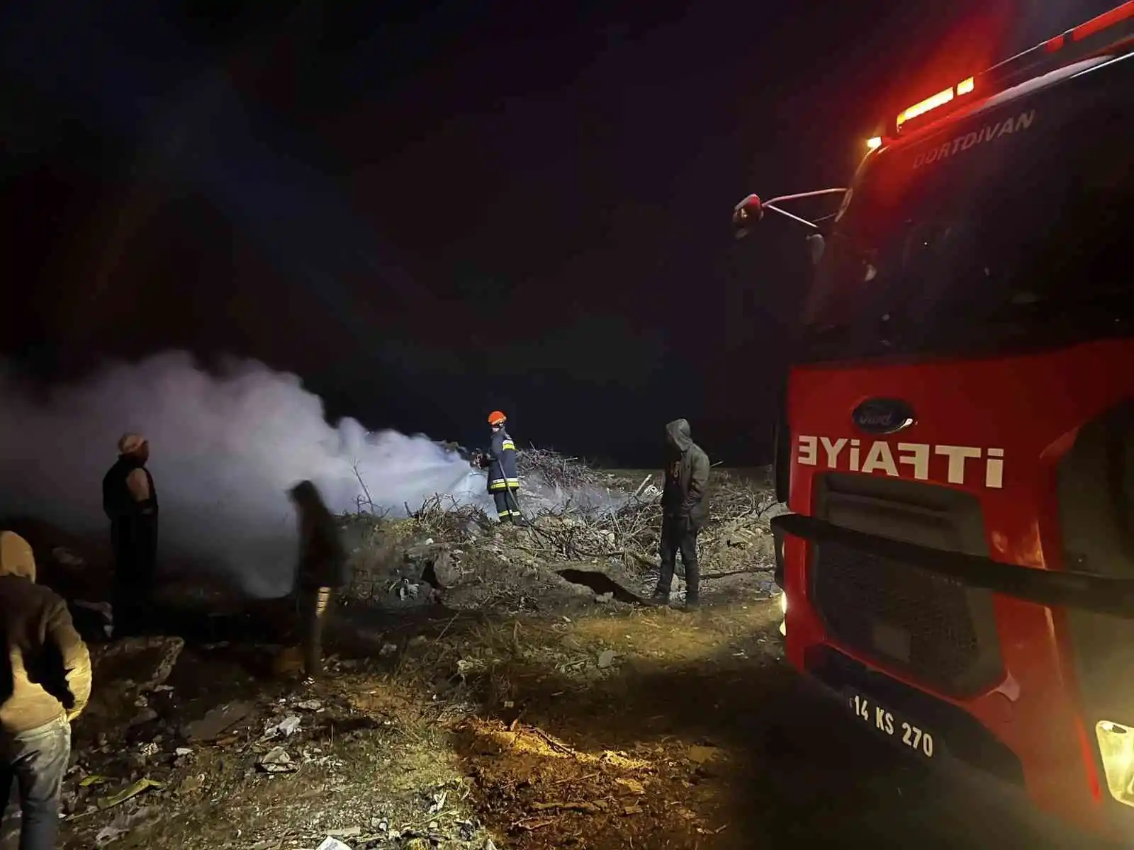 Bolu’da çıkan çöp yangınına erken müdahale faciayı önledi
