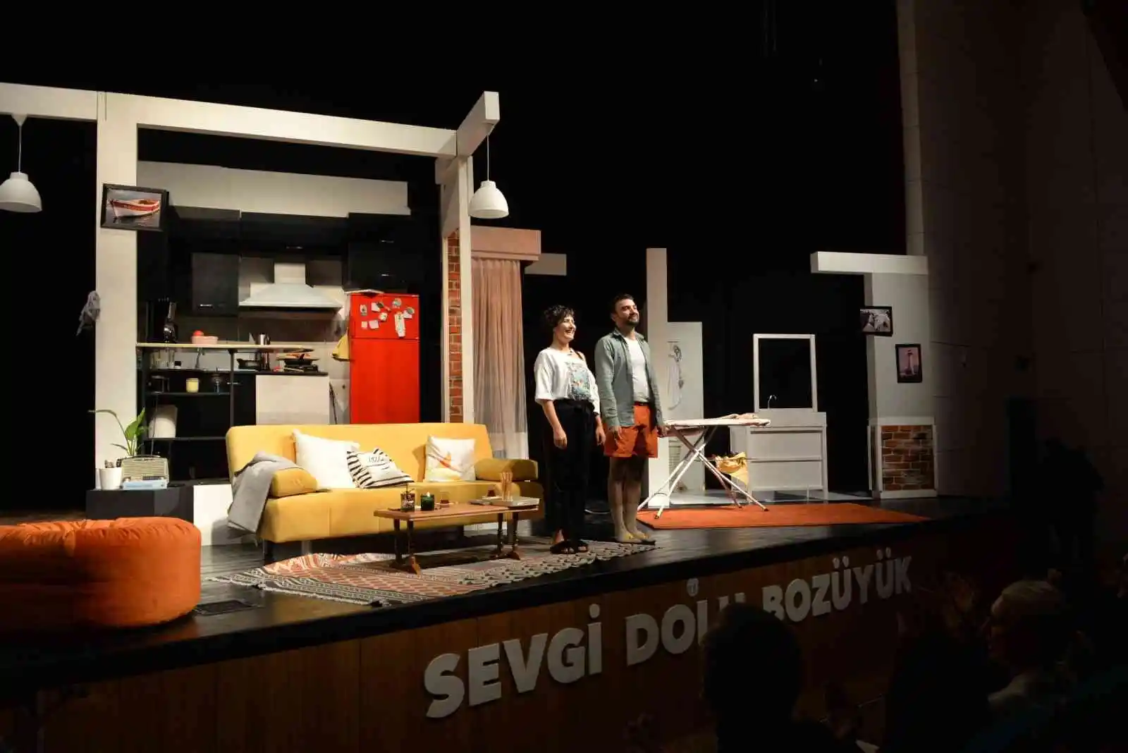 Bozüyük Belediye Tiyatrosu "Ayrılık" ile sahnede
