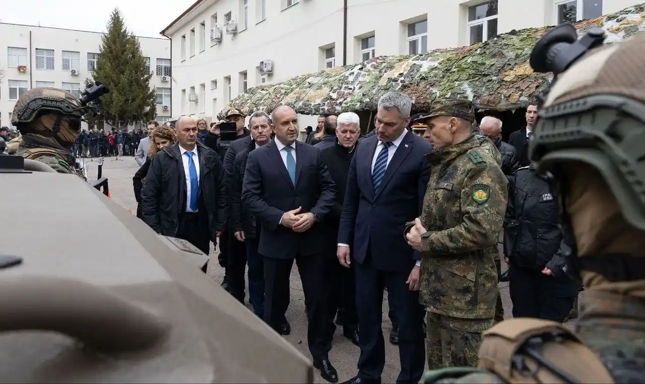 Bulgaristan Cumhurbaşkanı Radev, Avusturya Başbakanı Nehammer ile bir araya geldi
