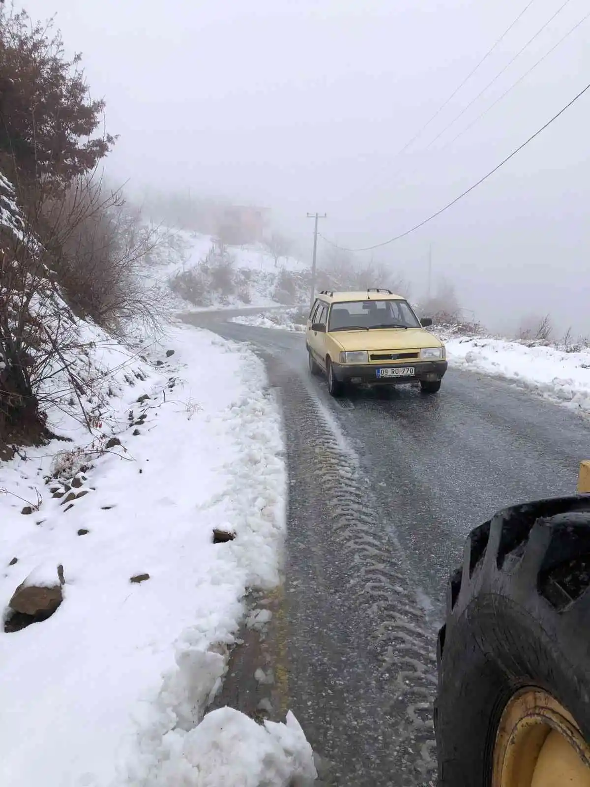 Büyükşehir ekiplerinin karla mücadele çalışmaları sürüyor
