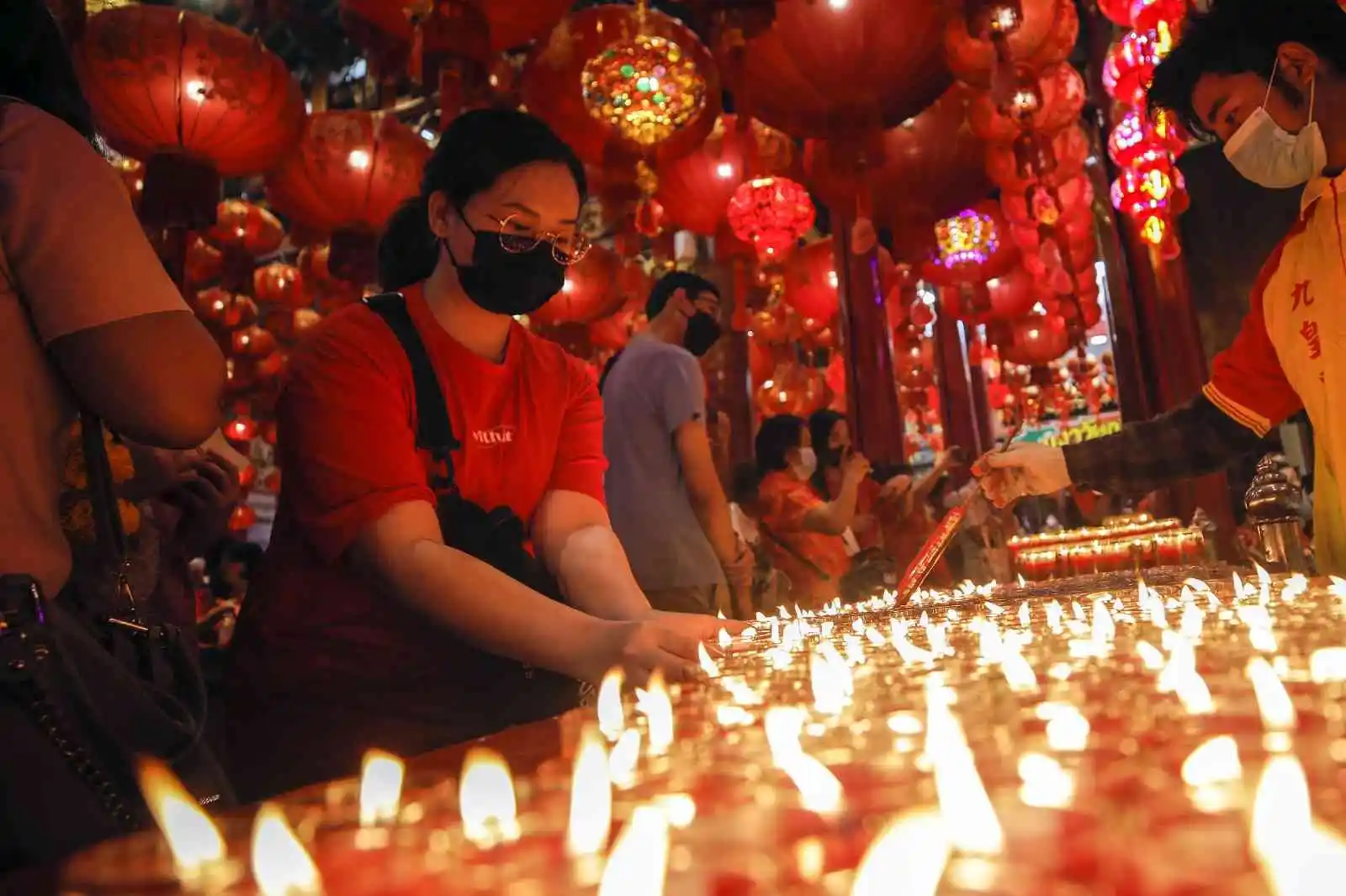 Çinliler yeni yıldan sağlık diledi: Tavşan Yılı kutlamalarında renkli görüntüler oluştu
