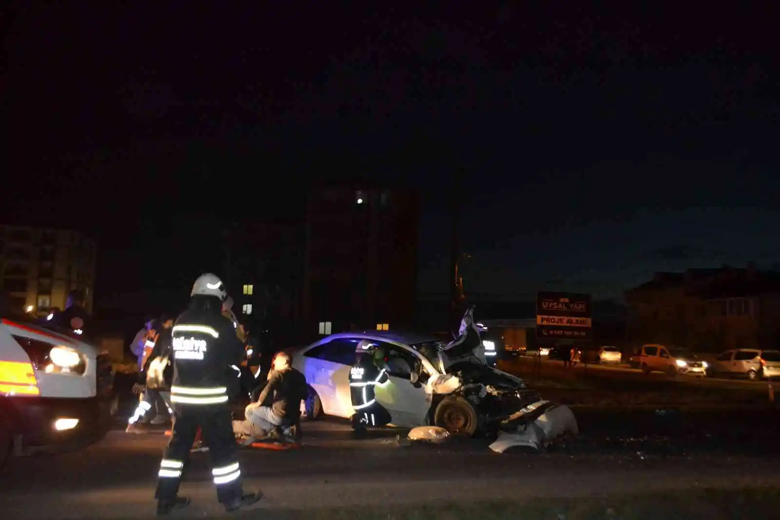 Çorlu’da iki otomobil kafa kafaya çarpıştı: 1 ölü, 3 yaralı
