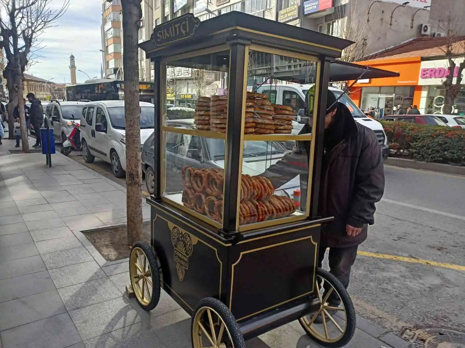 Çorum'da nostaljik görünümlü simit arabaları hizmete girdi
