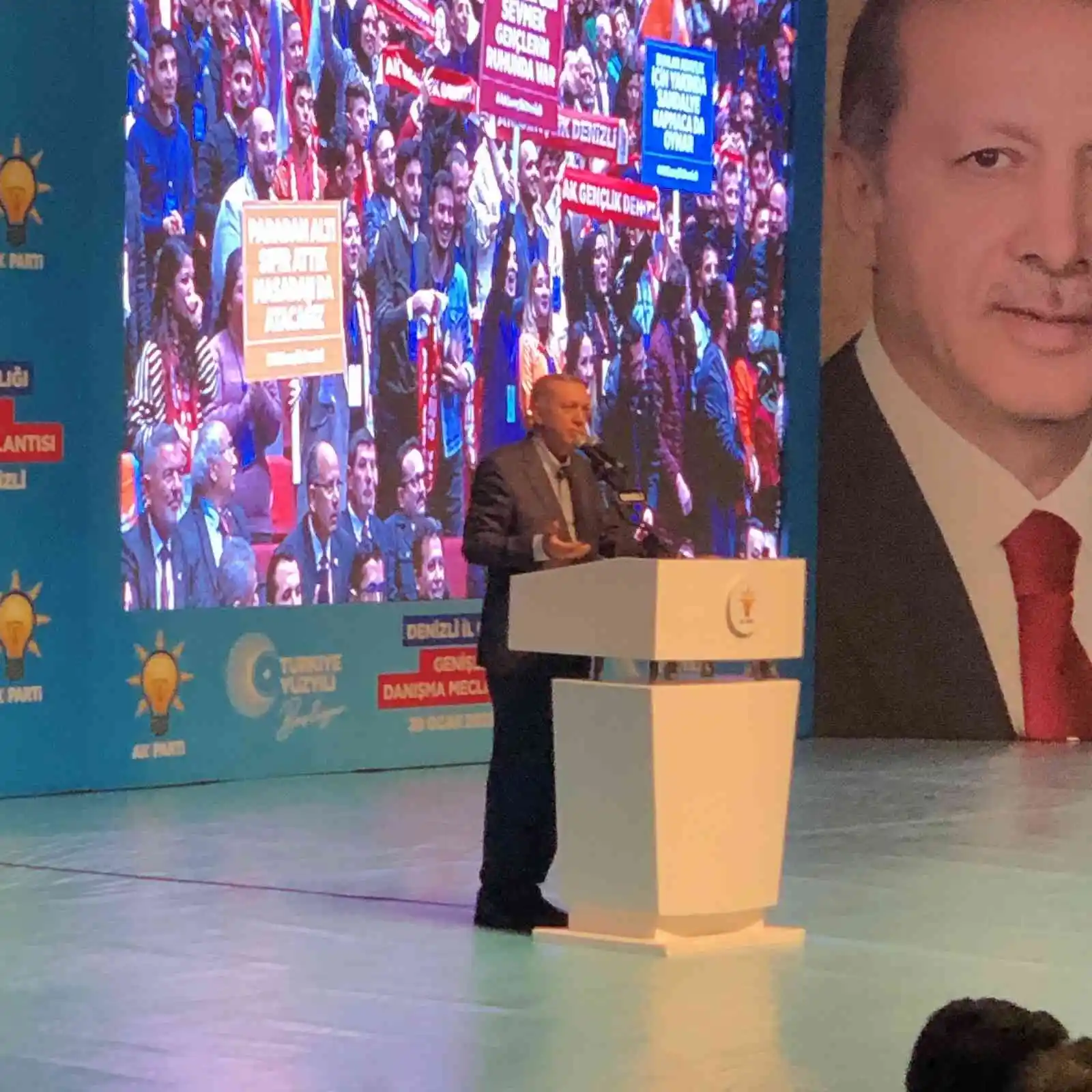 Cumhurbaşkanı Erdoğan: “Beceremiyorlarsa aday bulma konusunda kendilerine yardımcı olabiliriz”
