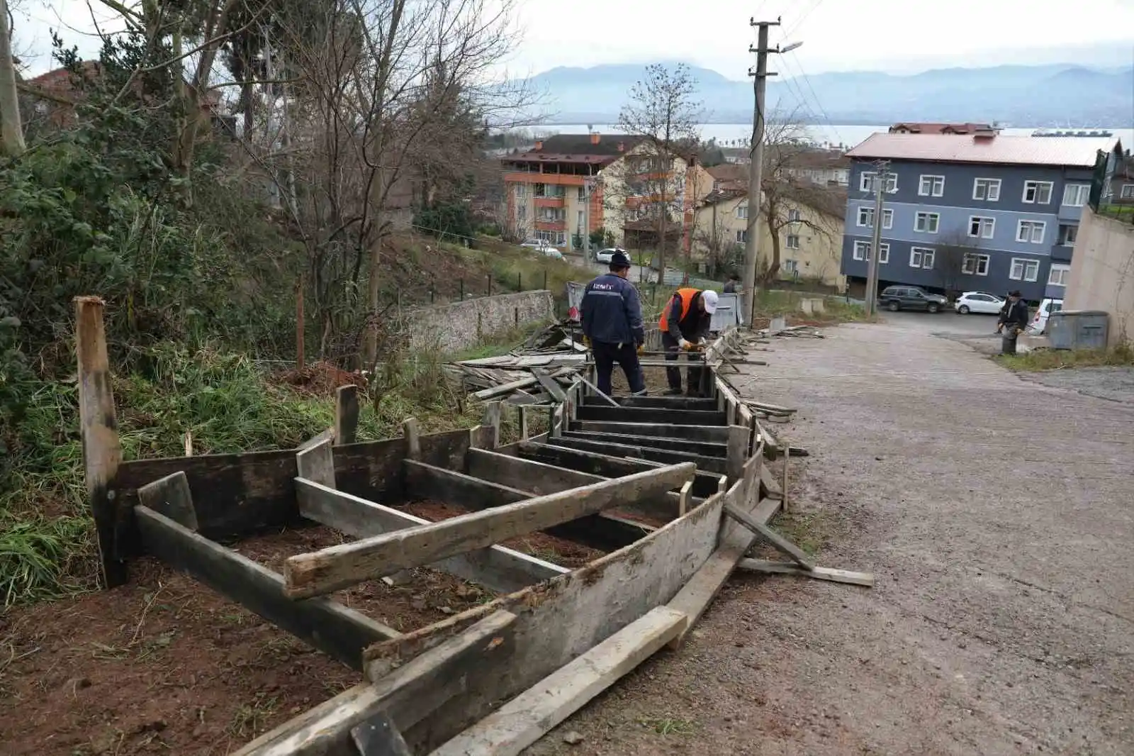 Dik yokuşlu Serdar Mahallesi’ne yeni merdiven
