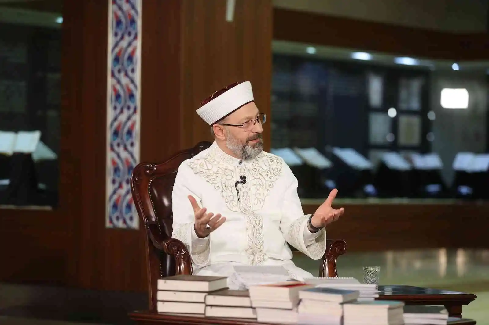 Diyanet İşleri Başkanı Erbaş: “İsveç’teki Türkiye büyükelçiliğinin önünde yine bu saldırının yapıldığı yerde Kur’an’a saygı programı yapılacak”
