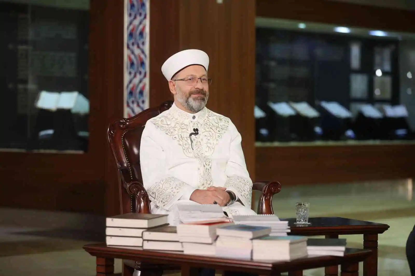 Diyanet İşleri Başkanı Erbaş: “İsveç’teki Türkiye büyükelçiliğinin önünde yine bu saldırının yapıldığı yerde Kur’an’a saygı programı yapılacak”
