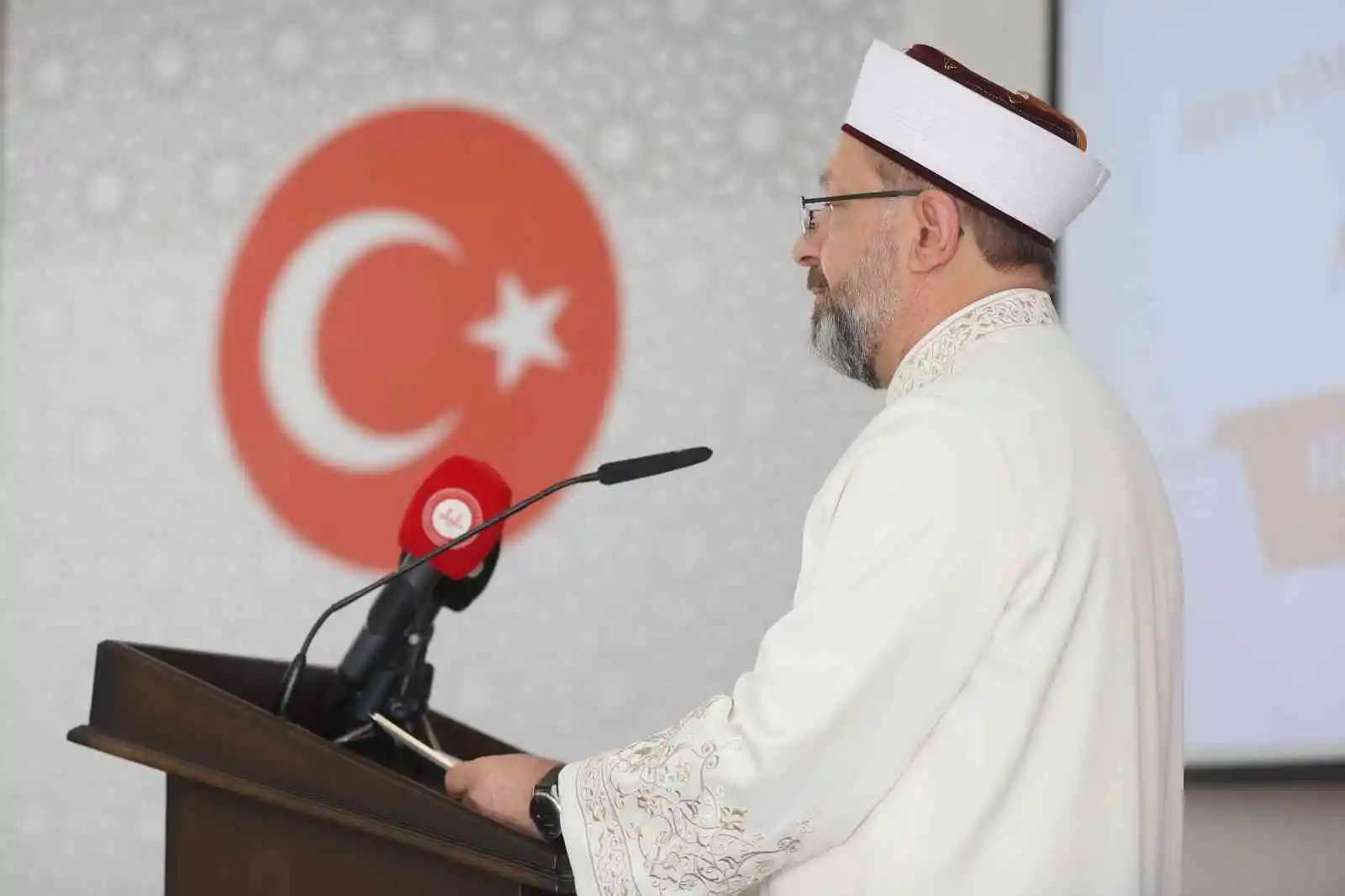 Diyanet İşleri Başkanı Erbaş: “Kur’an-ı Kerim saldırısına karşı tepki gösterilmesi insanlık vazifesidir”
