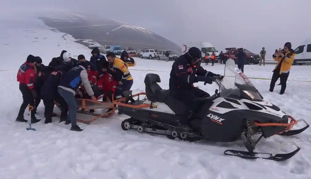 Dondurucu soğukta çığ tatbikatı