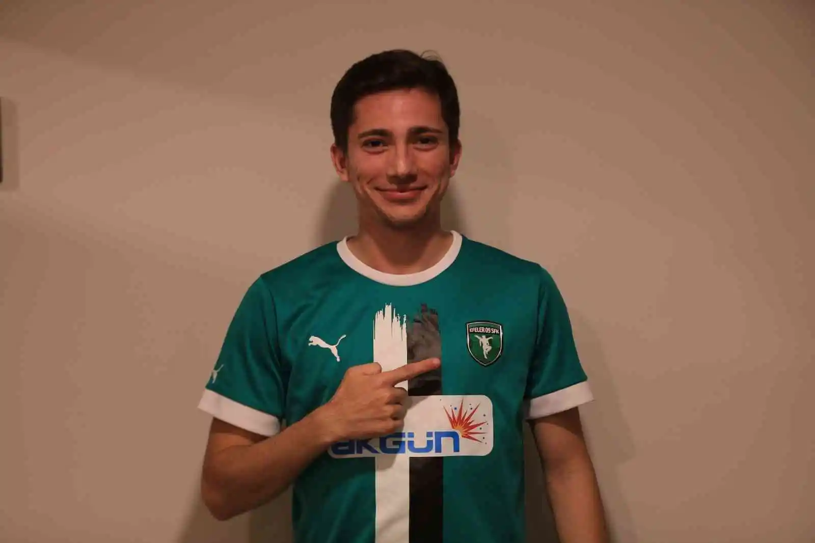 Efeler 09 SFK Akbulut'u renklerine bağladı