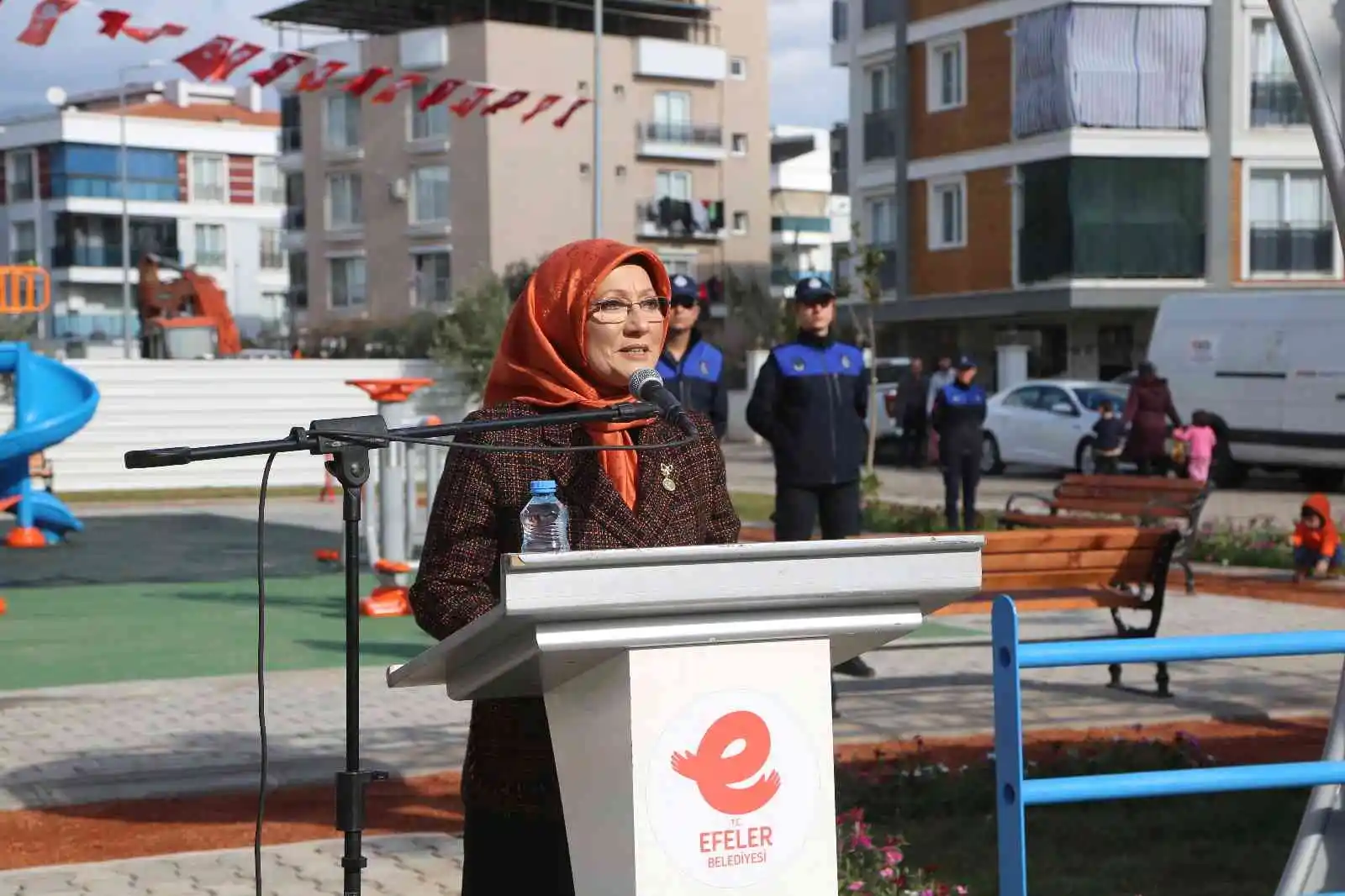 Efeler’de Gençlik Parkı düzenlenen törenle açıldı
