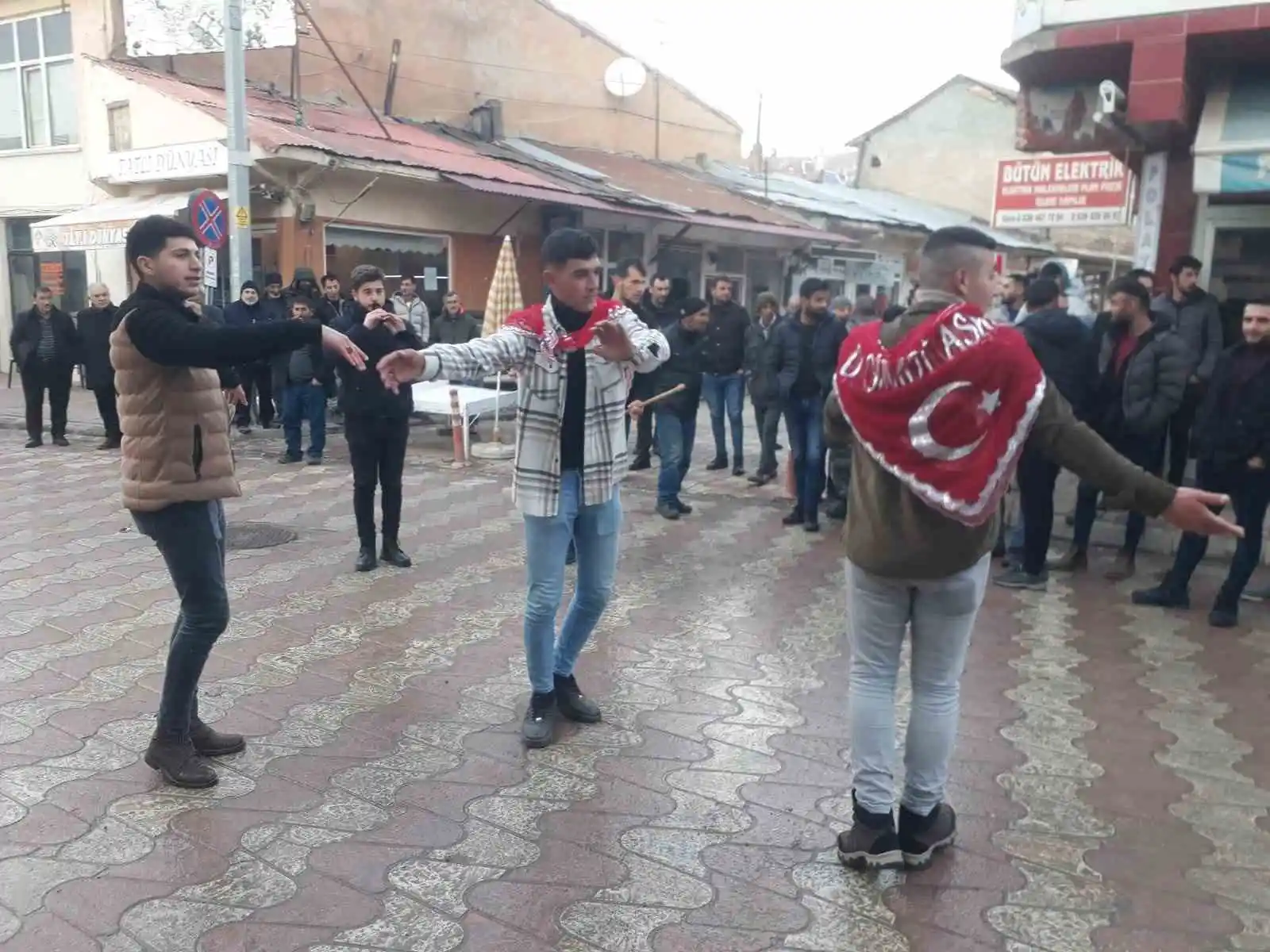 Eksi 10 derecede halaylı asker uğurlaması
