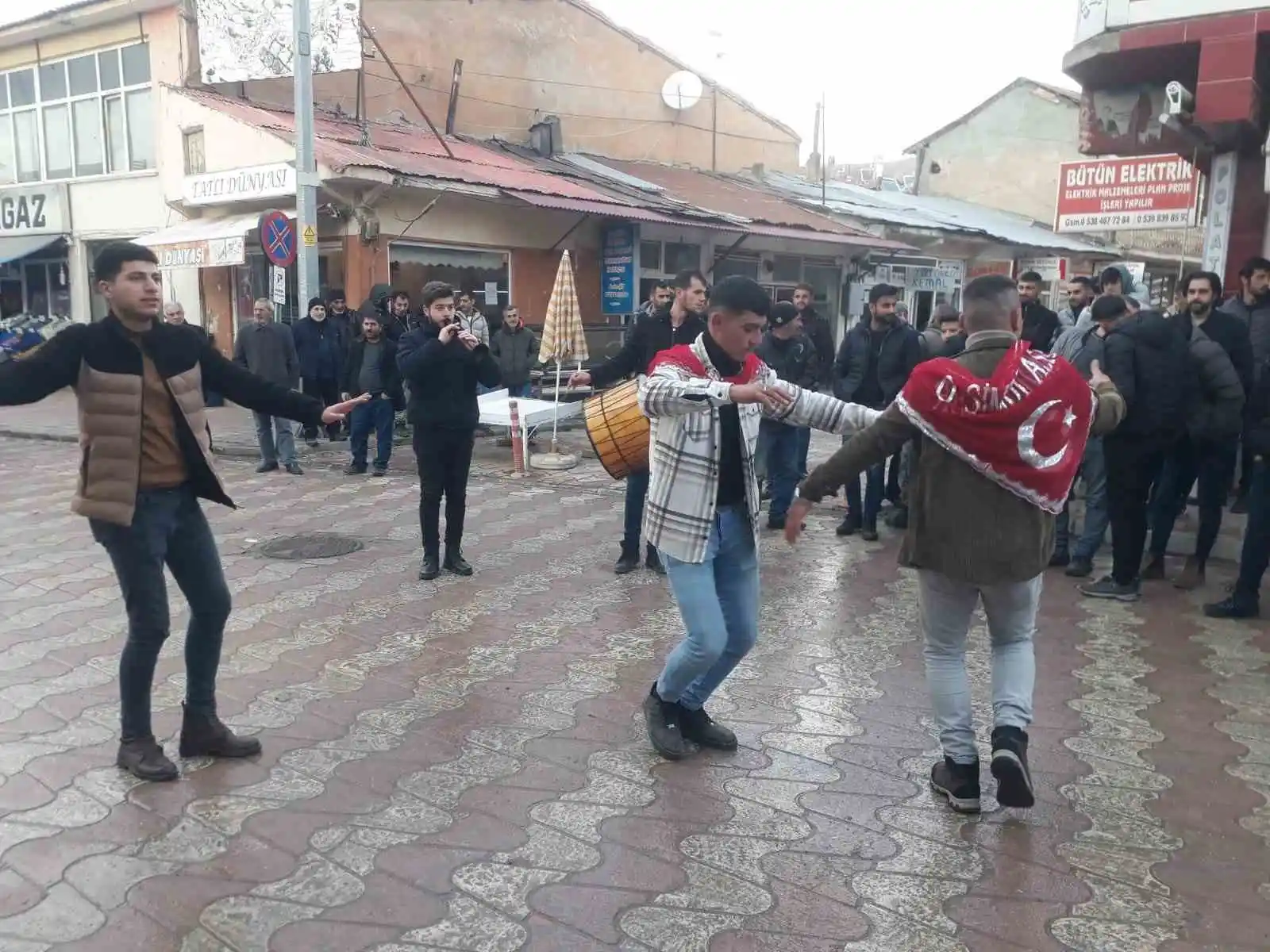 Eksi 10 derecede halaylı asker uğurlaması
