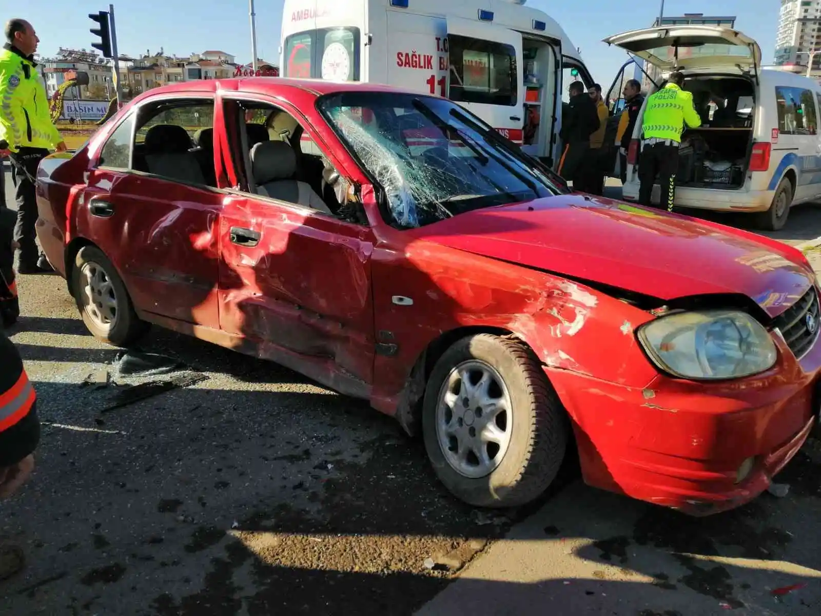 Elazığ'da otobüs ile otomobil çarpıştı: 4 yaralı
