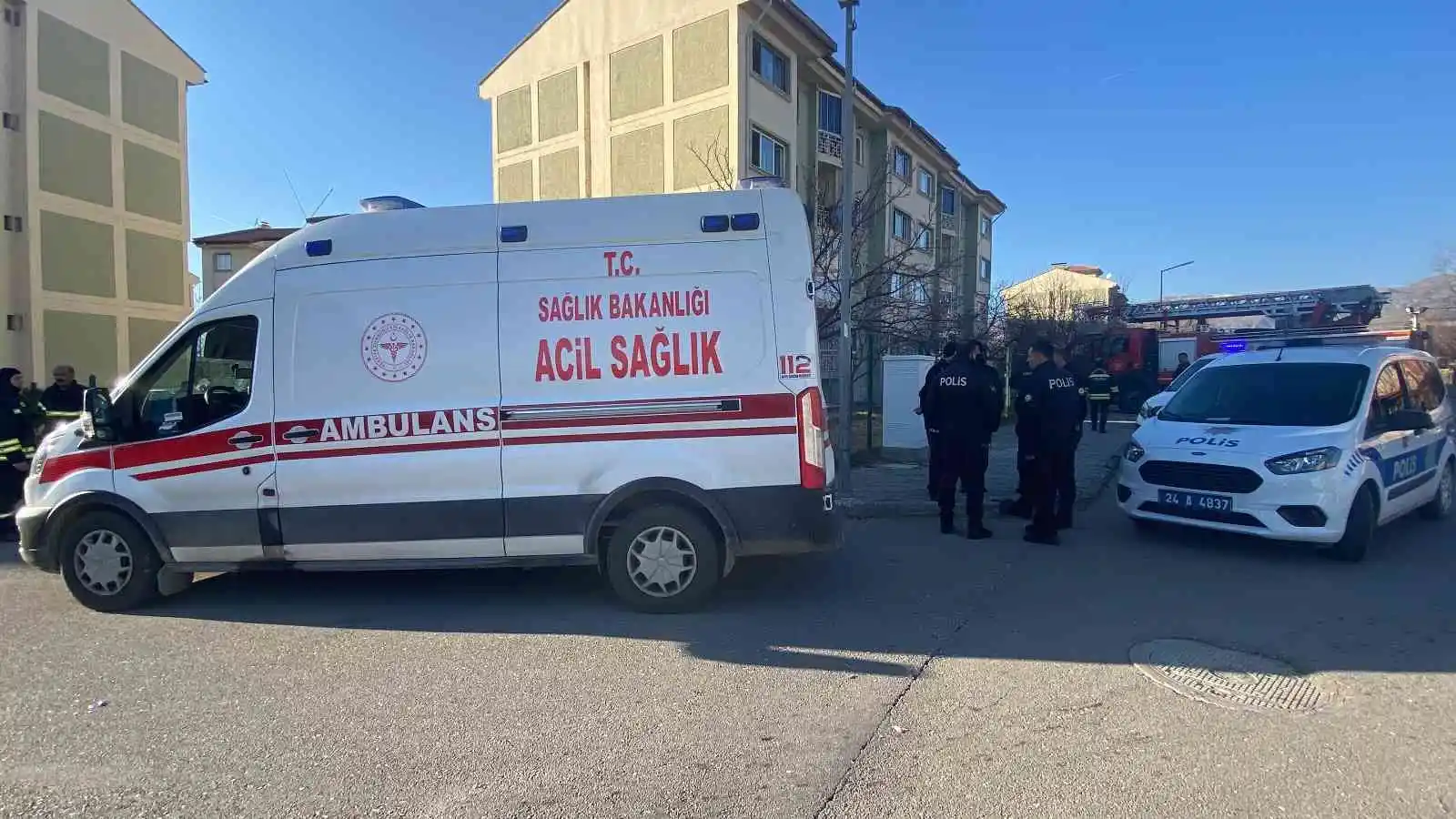 Erzincan’daki ev yangınında 1 kişi dumandan etkilendi
