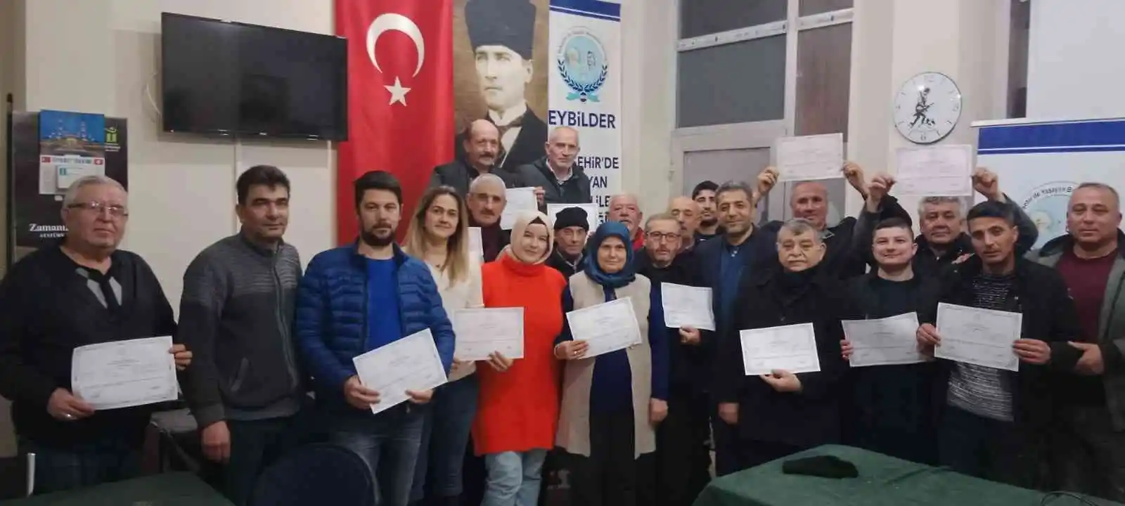 Eskişehir'de 'Arıcılık' kursunu bitiren 30 kursiyere törenle sertifika belgeleri verildi
