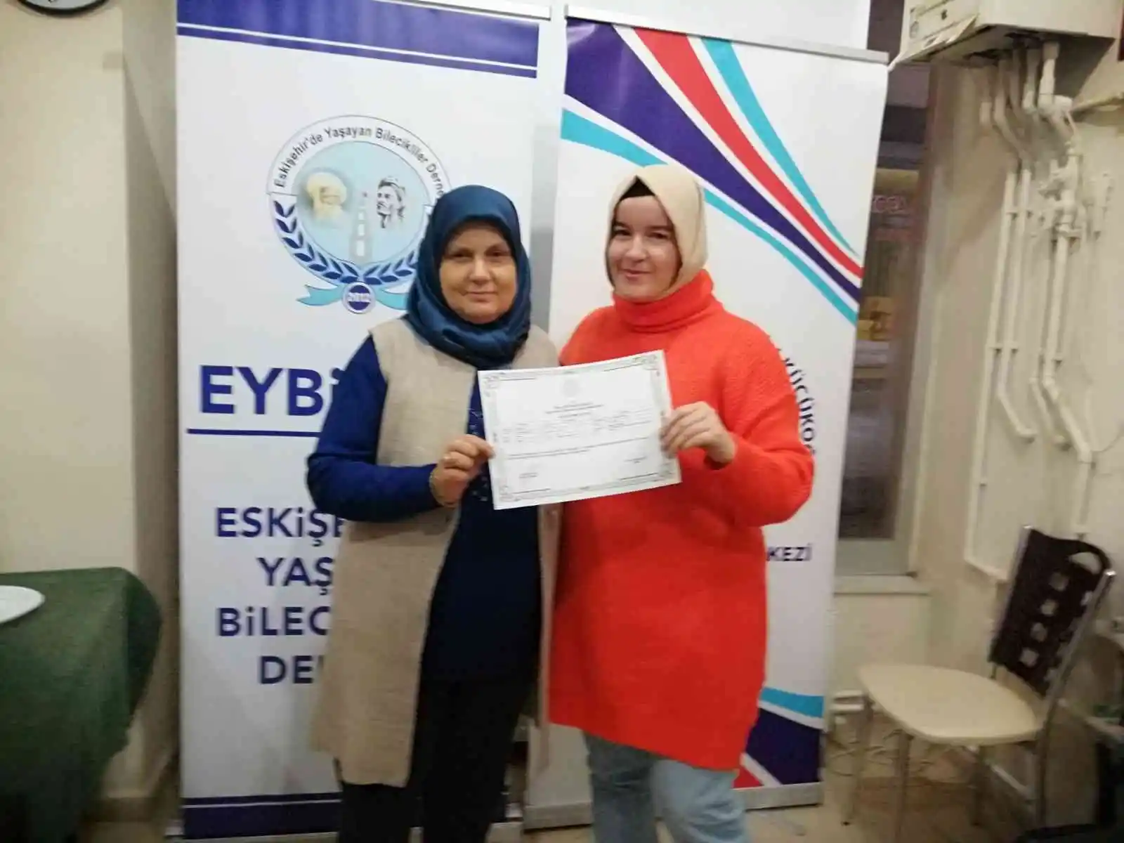 Eskişehir’de ‘Arıcılık’ kursunu bitiren 30 kursiyere törenle sertifika belgeleri verildi

