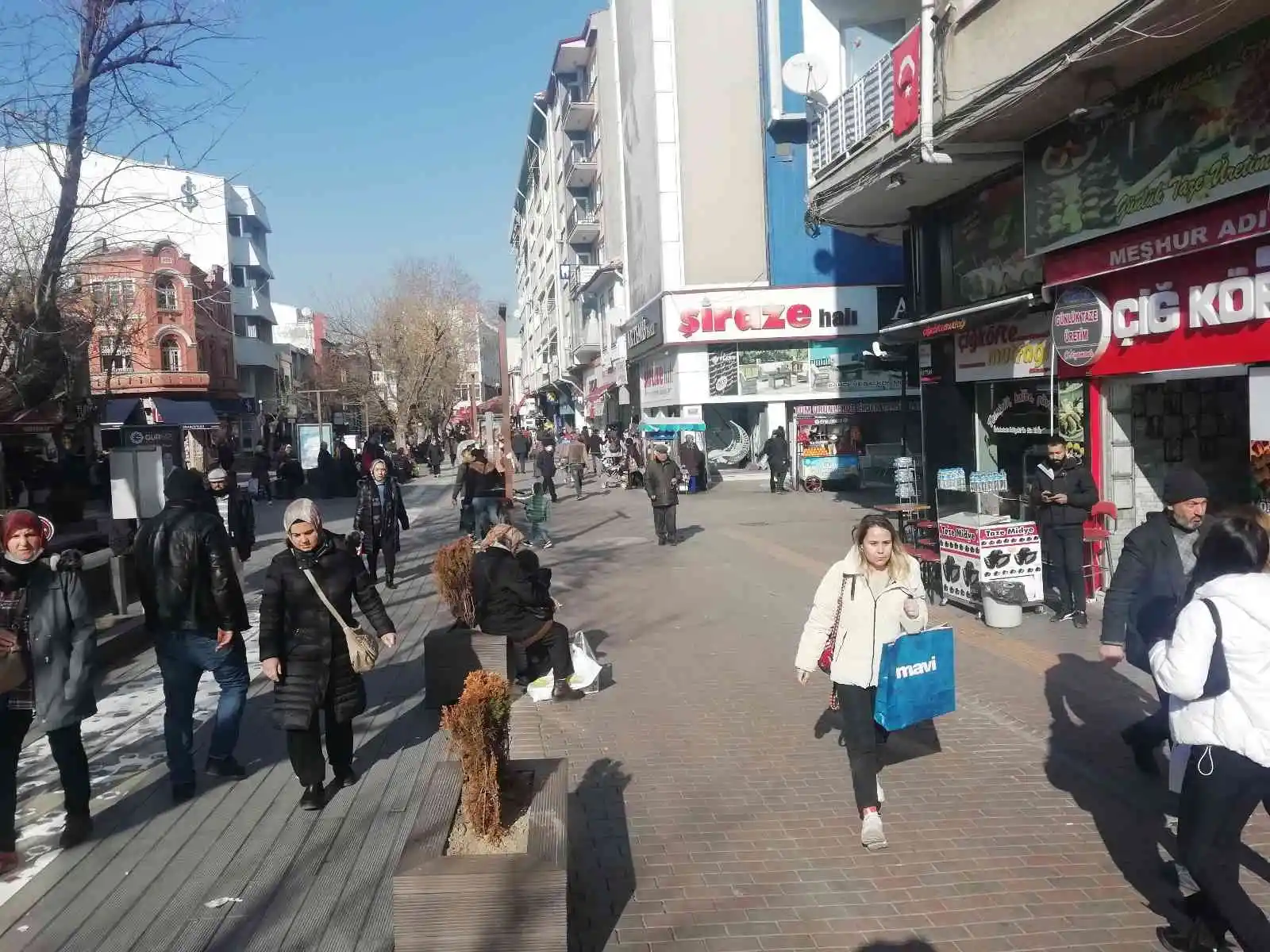 Eskişehirliler güneşli havanın tadını çıkardı
