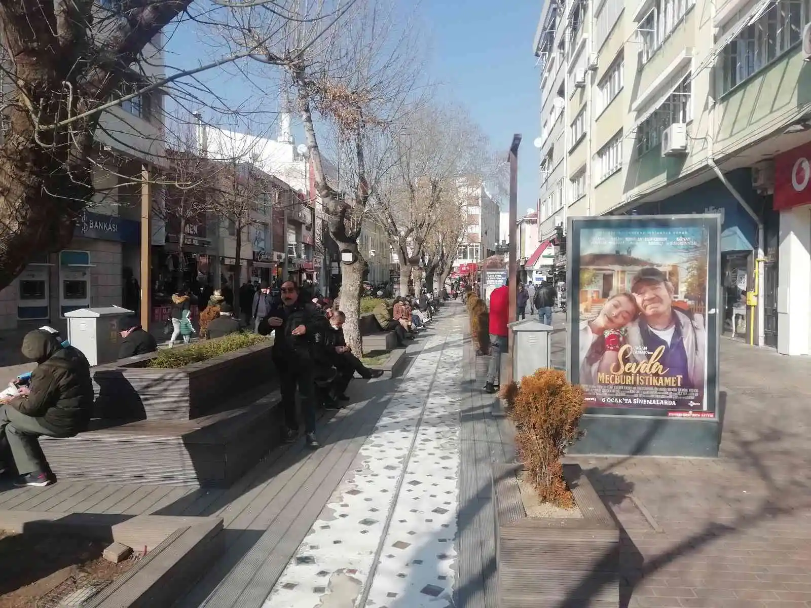 Eskişehirliler güneşli havanın tadını çıkardı
