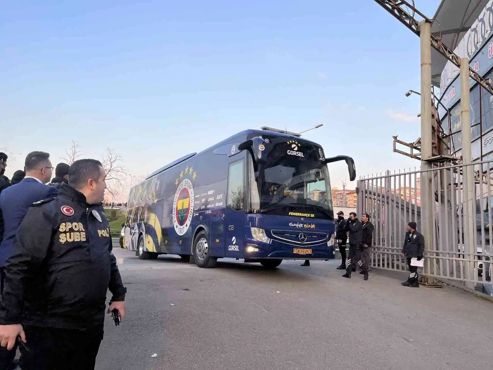 Fenerbahçe stada geldi