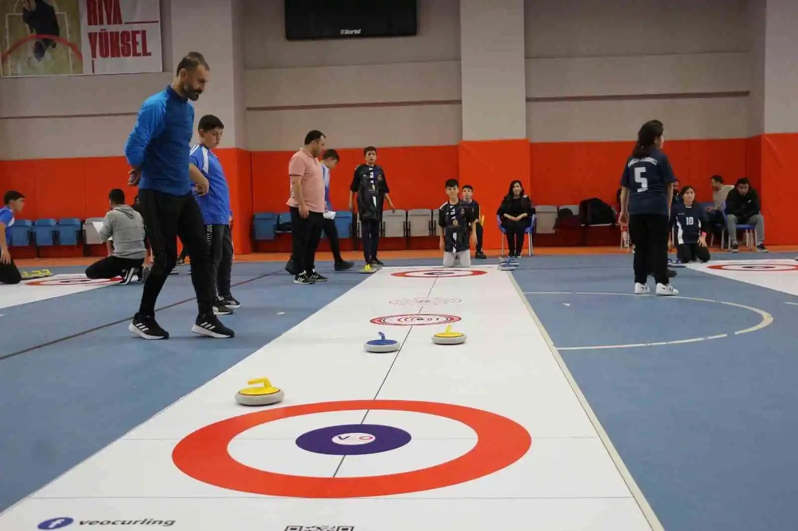 Floor Curlingde şampiyonlar ödüllendirildi
