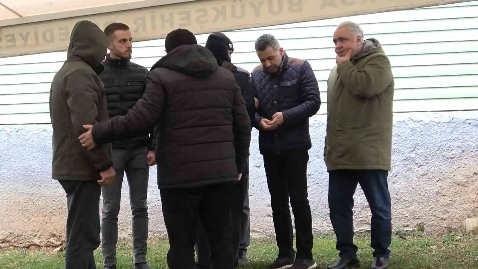 Fotoğraf çekmek isterken hayatını kaybeden genç kadın toprağa verildi