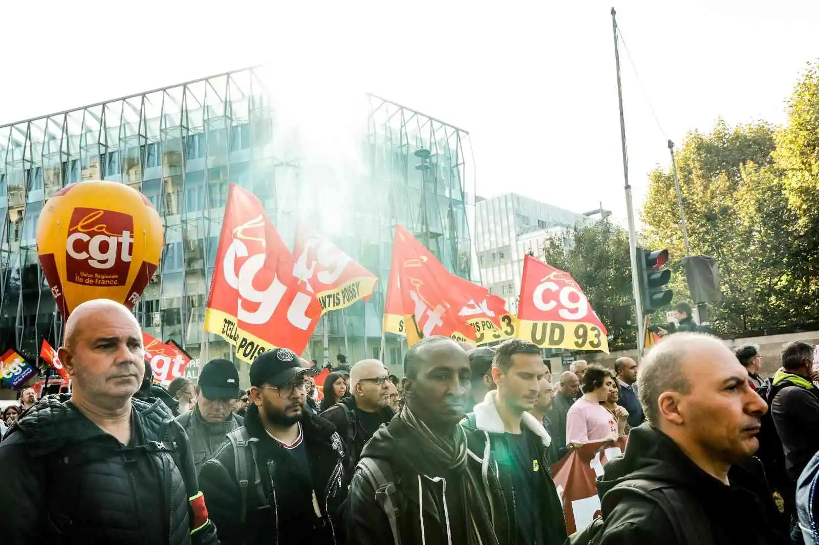 Fransa'da 8 sendikadan emeklilik reformuna karşı 19 Ocak'ta grev çağrısı