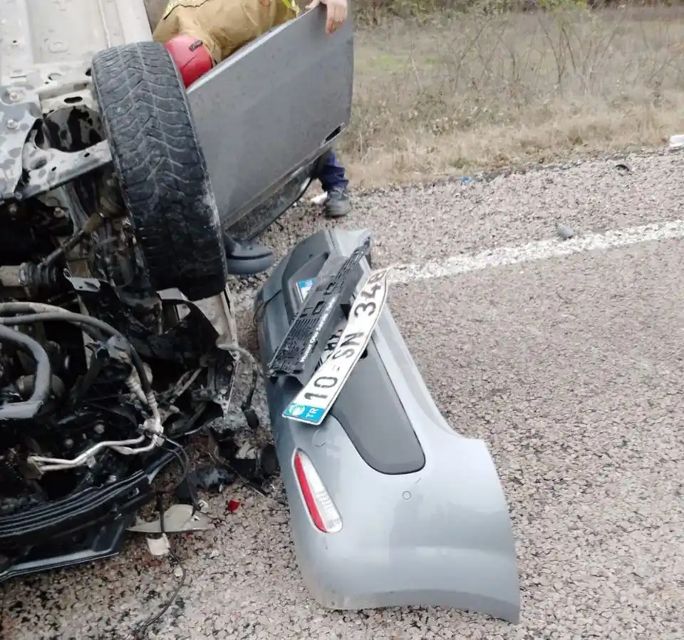 Gönen-Balya karayolunda trafik kazası: 3 kişi yaralı