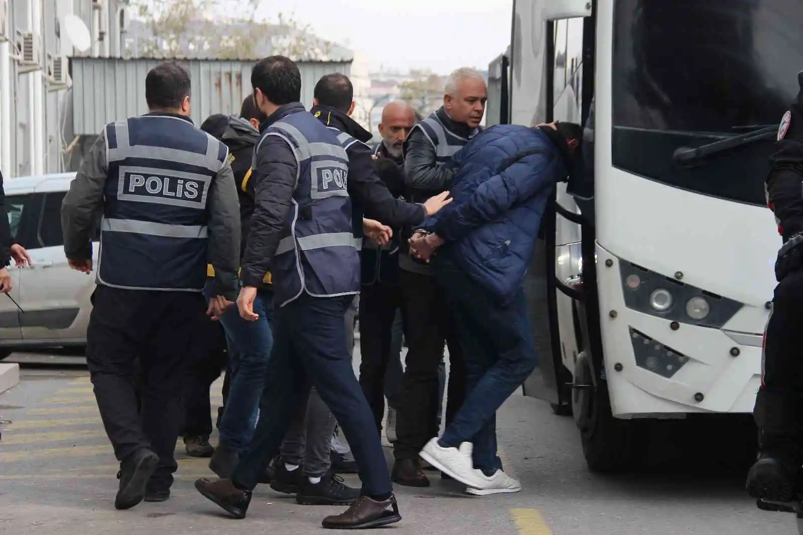 Göztepe-Altay derbisinde işaret fişeği kullanan sanığa 15 yıl hapis cezası talebi
