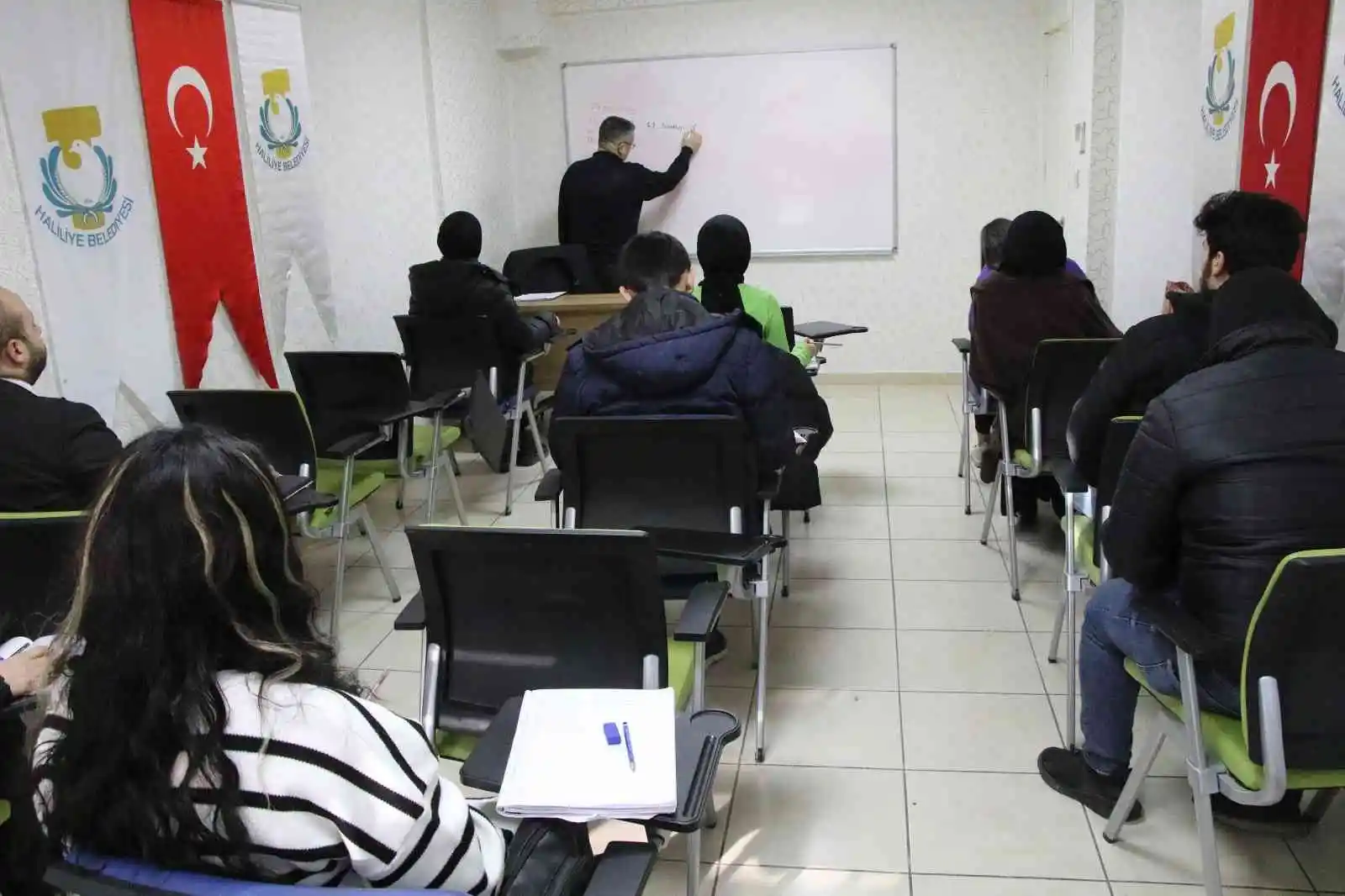 Haliliye’de gençlere bilgisayar ve İngilizce kursu
