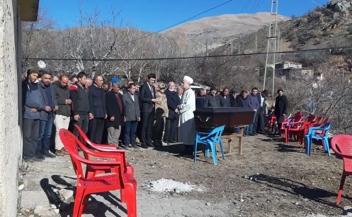 Hayatını kaybeden güvenlik korucusu toprağa verildi
