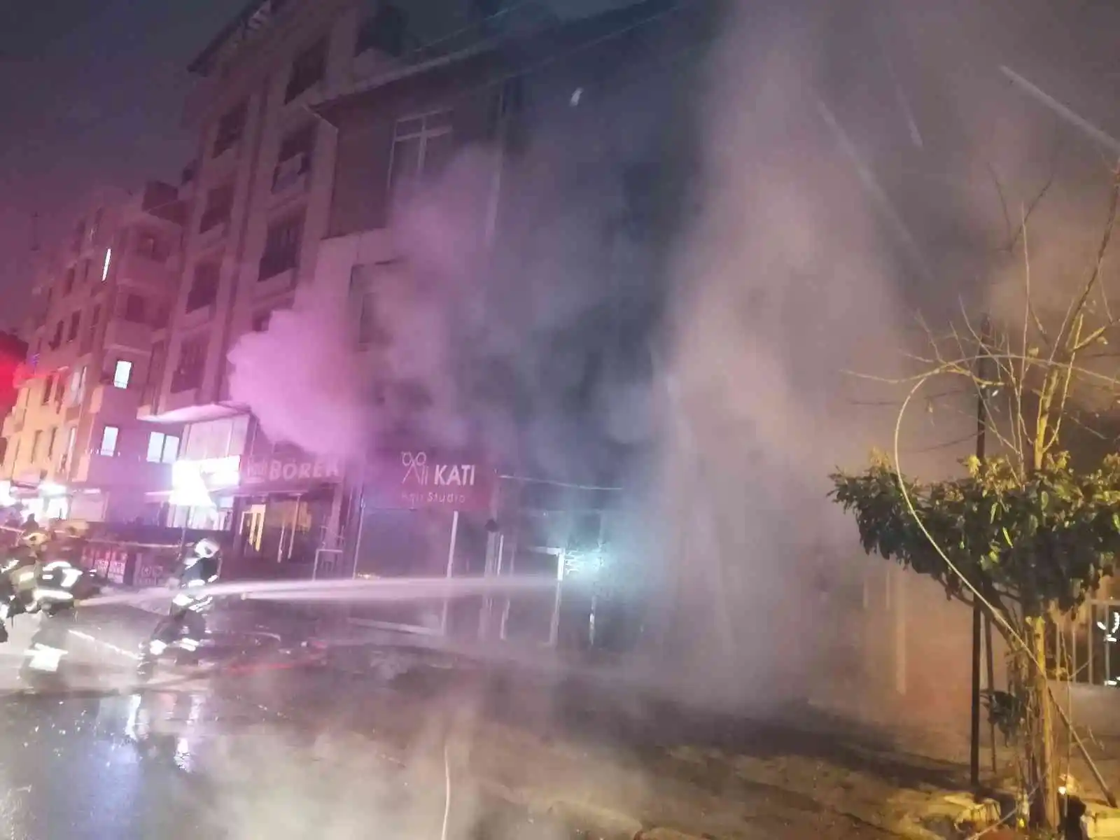İş yeri bir anda alev aldı