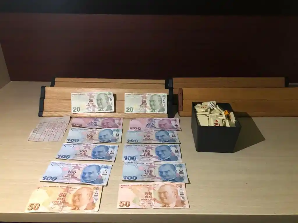 İş yerinde kumar oynatıldığı denetimde ortaya çıktı, toplanan paraya el konuldu